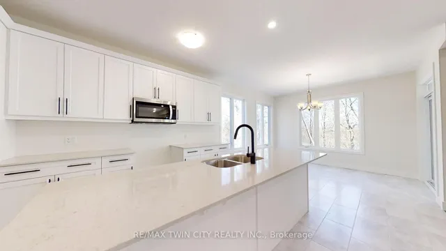 108 CHRISTOPHER Crt, London South 4