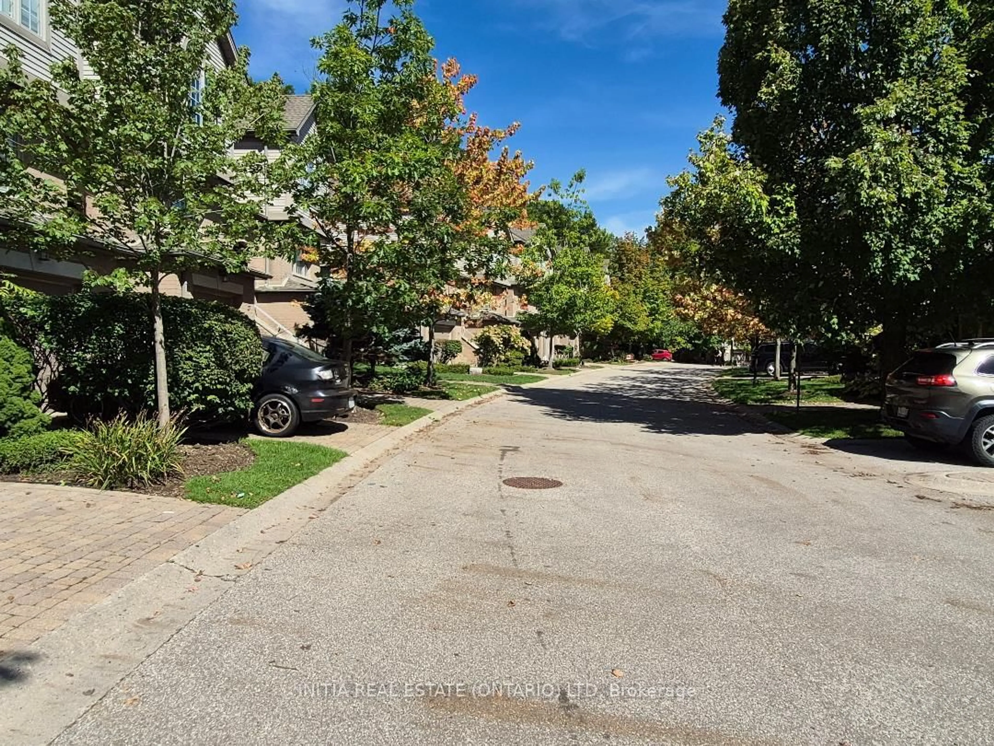 A pic from outside/outdoor area/front of a property/back of a property/a pic from drone, street for 270 North Centre Rd #25, London North Ontario N6G 5E2