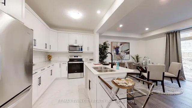 42 JULIE Cres, London South 2