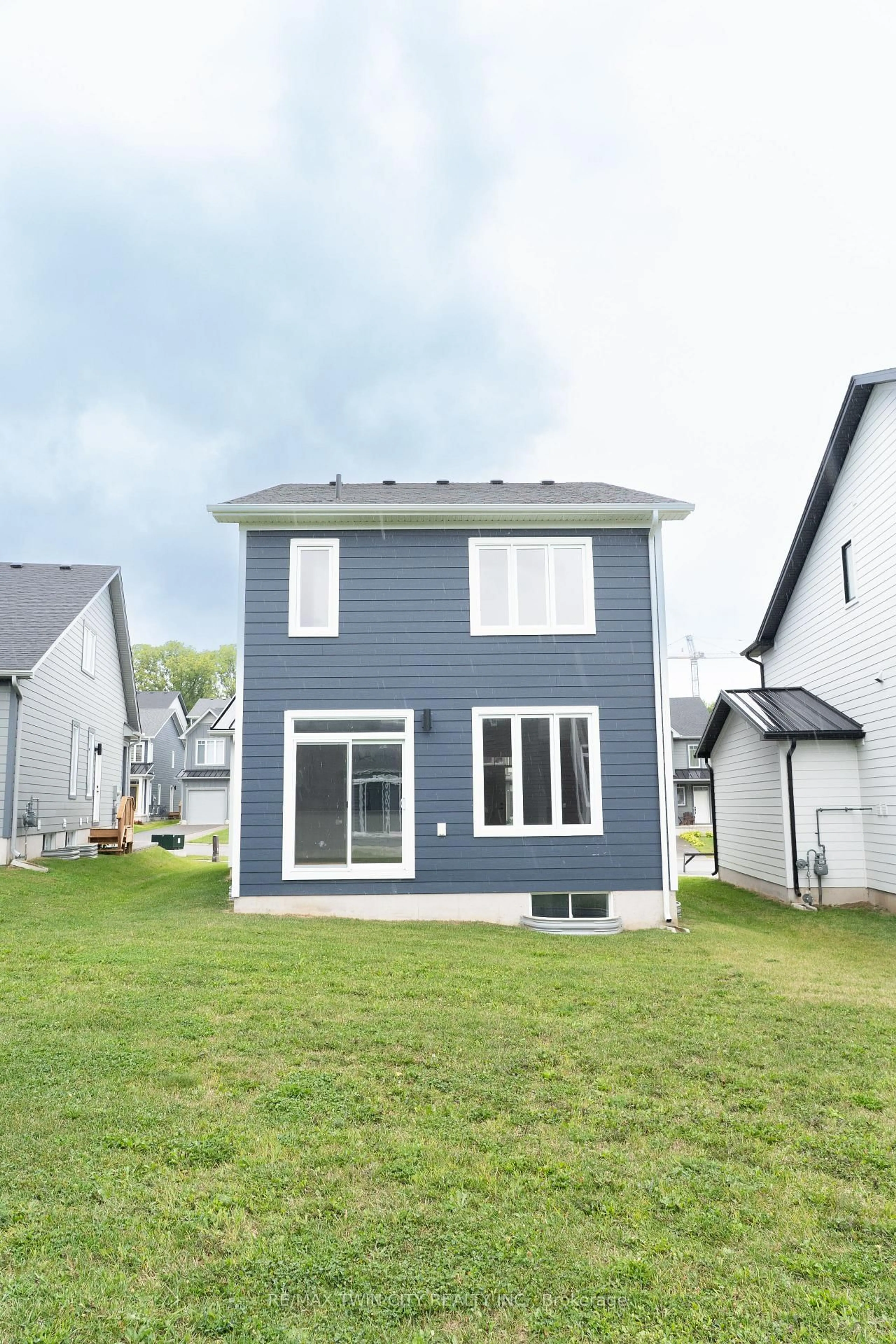 Home with vinyl exterior material, unknown for 163 JULIE Cres, London South Ontario N5X 3X4