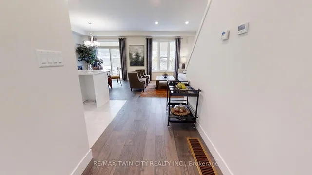 163 JULIE Cres, London South 4