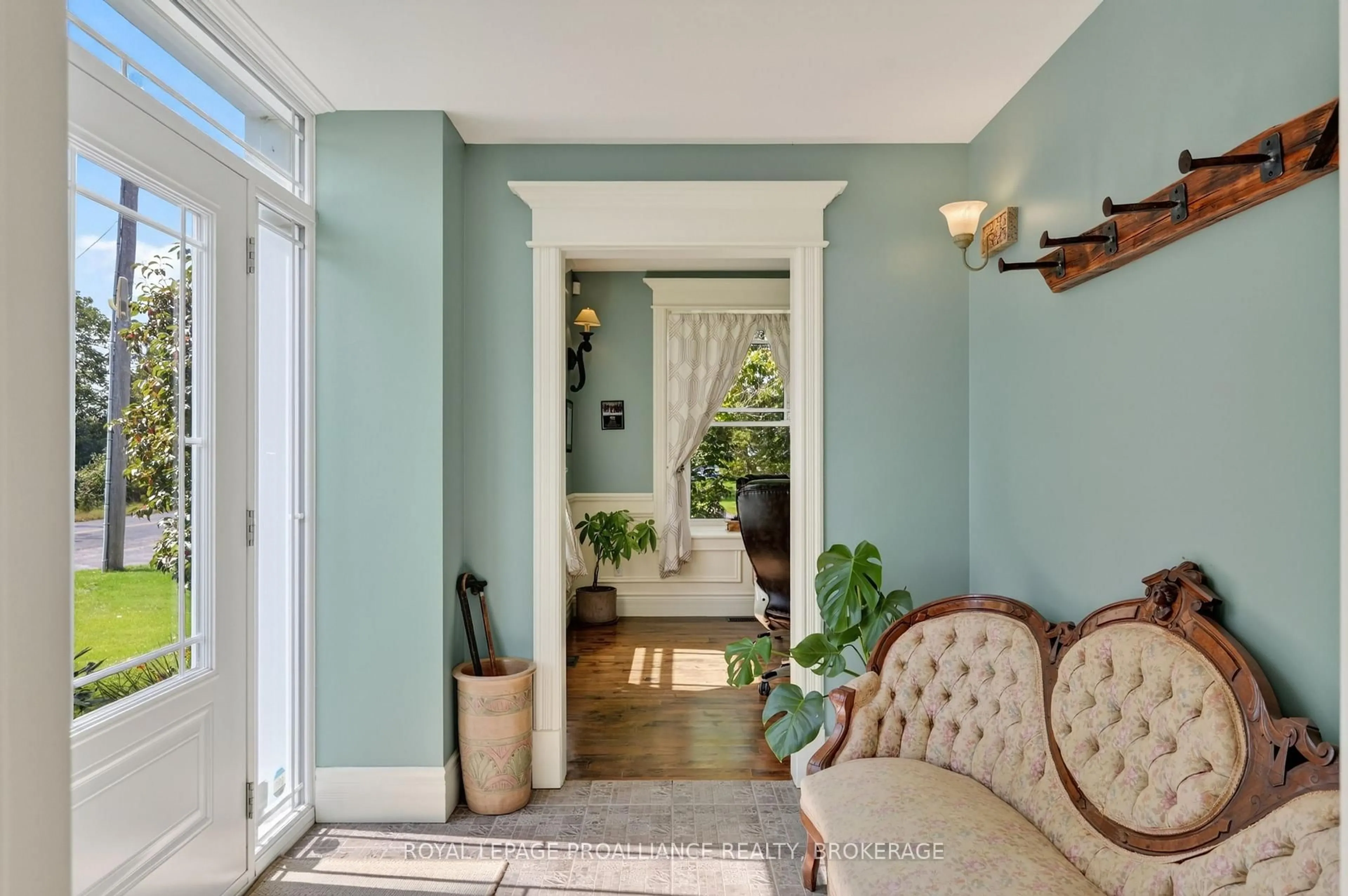Indoor entryway for 3994 Howes Rd, Bissett Creek Ontario K0H 2H0