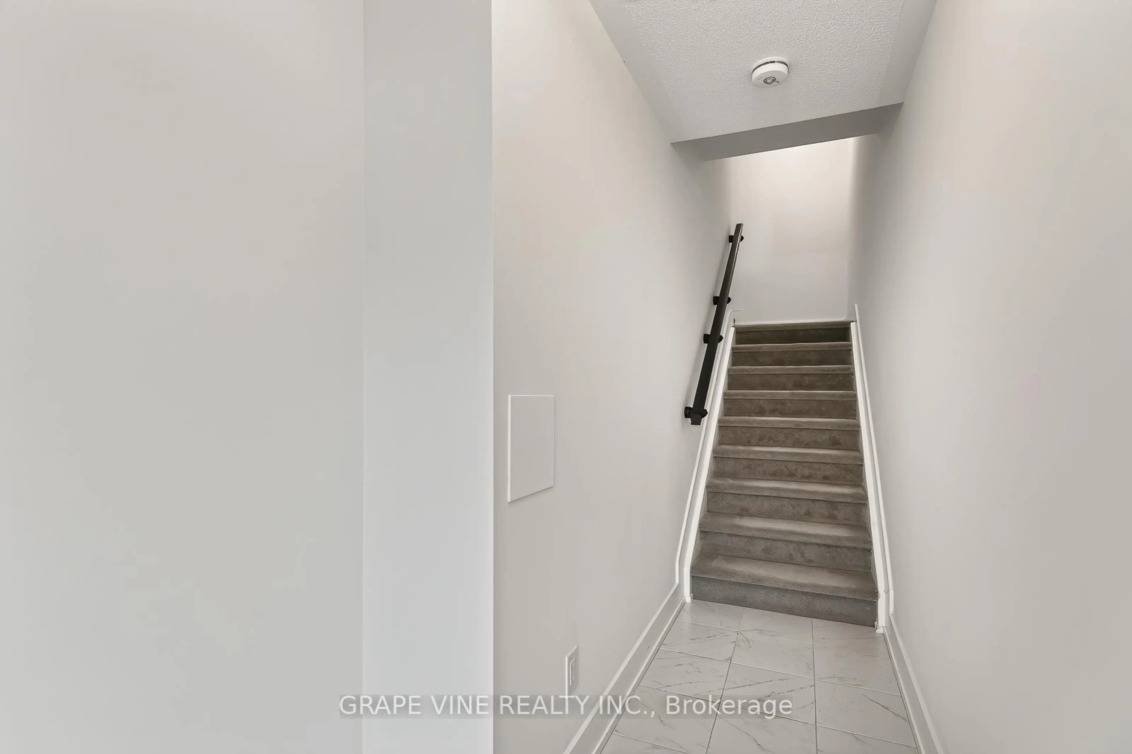 Stairs for 581 Takamose Private #216, Ottawa Ontario K1K 4Z4