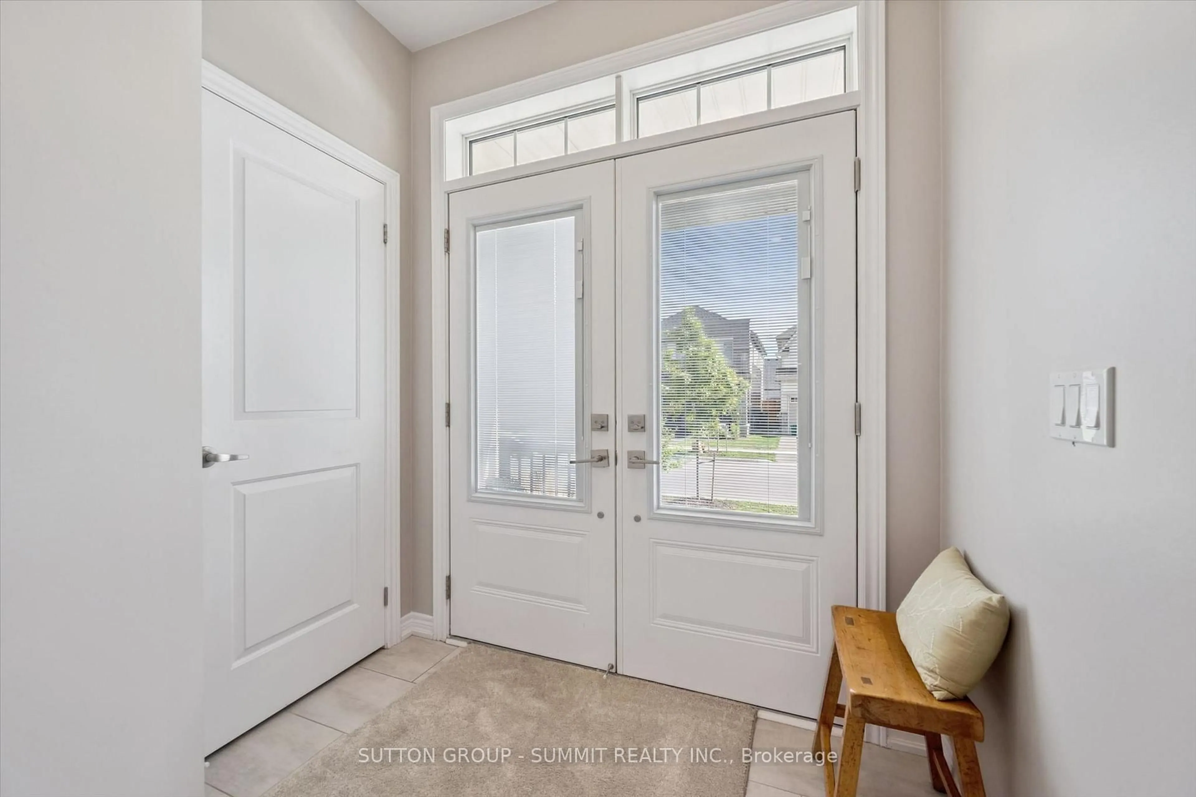 Indoor entryway for 67 Harpin Way, Centre Wellington Ontario N1M 0H8