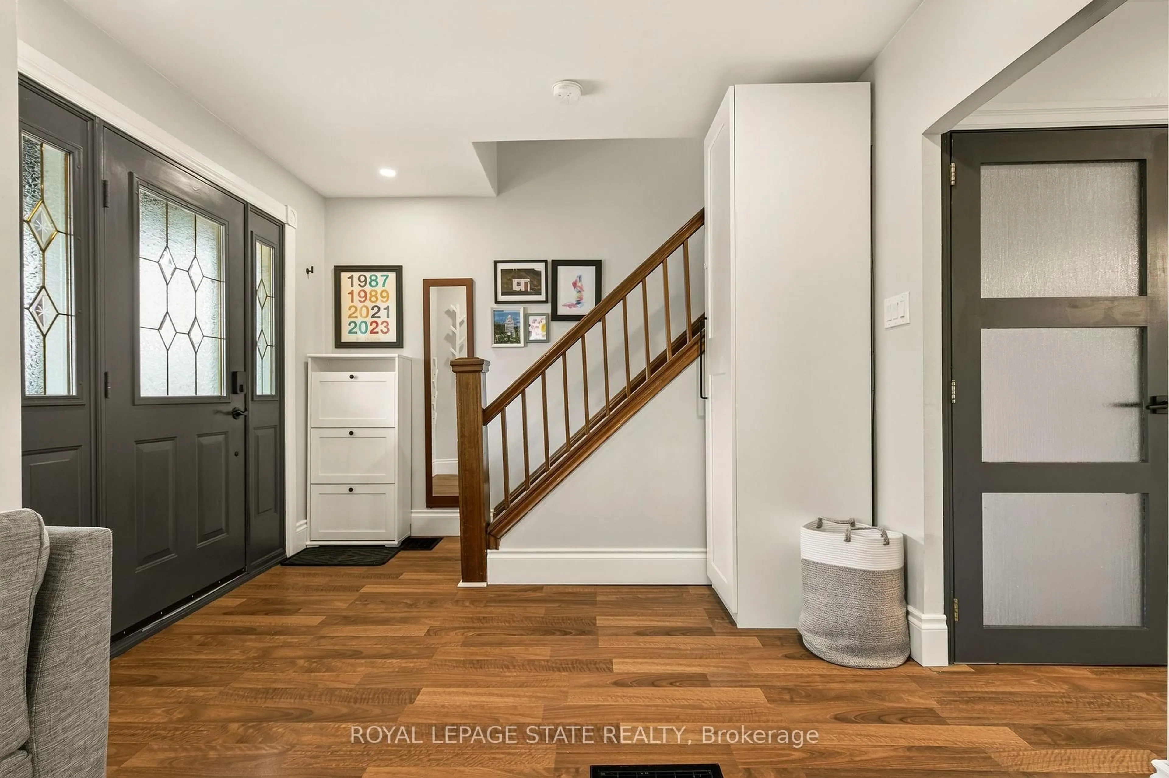 Indoor entryway for 72 Garside Ave, Hamilton Ontario L8H 4W3