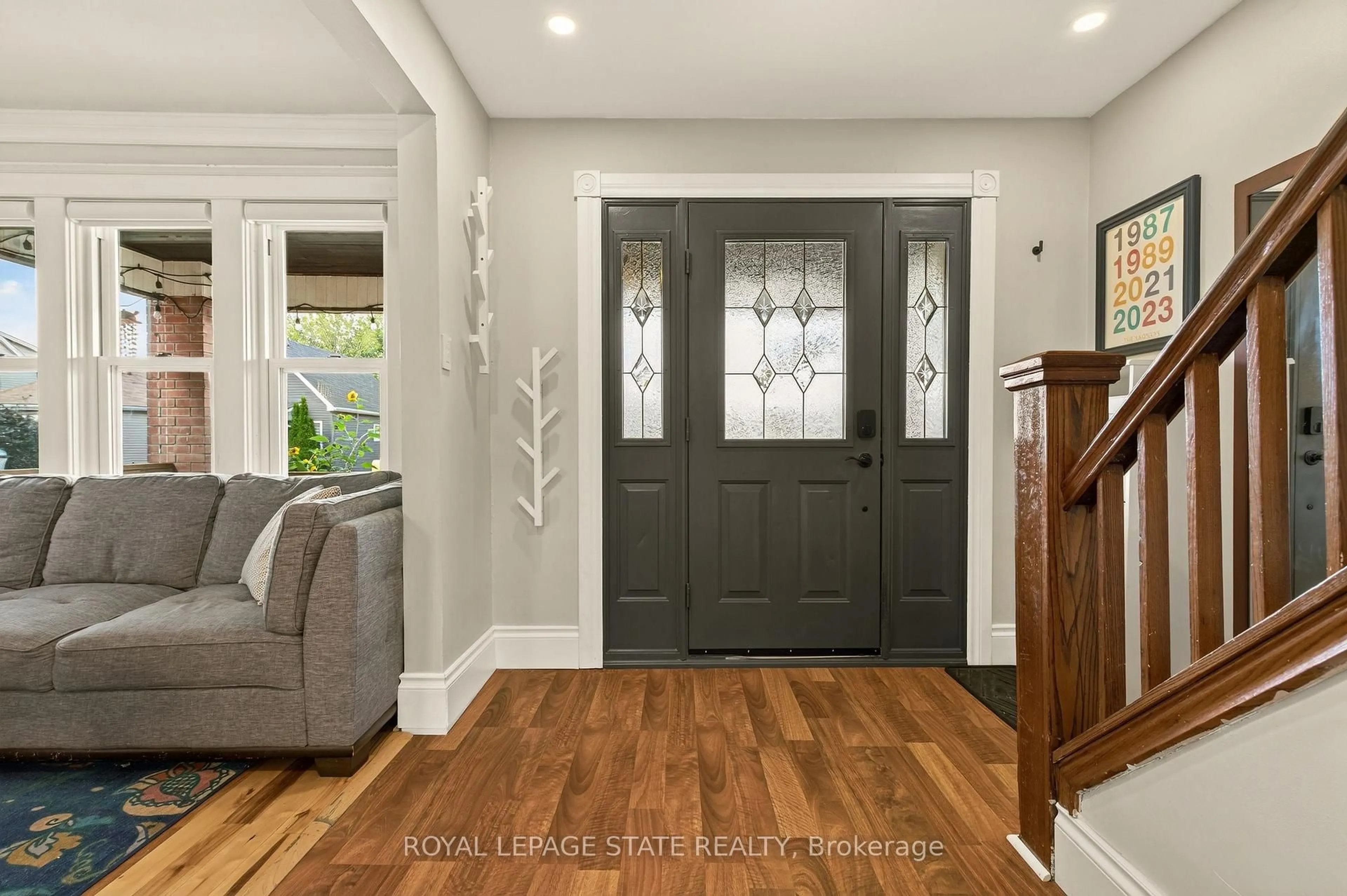 Indoor entryway for 72 Garside Ave, Hamilton Ontario L8H 4W3