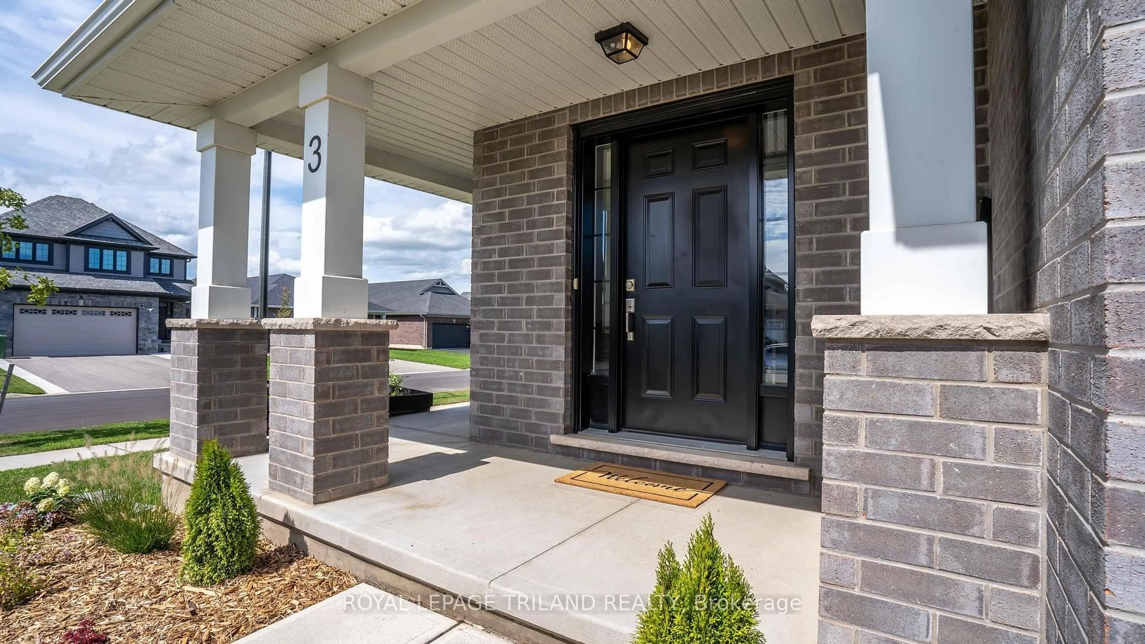 Indoor entryway for 3 SILVERLEAF Path, St. Thomas Ontario N5R 0N6
