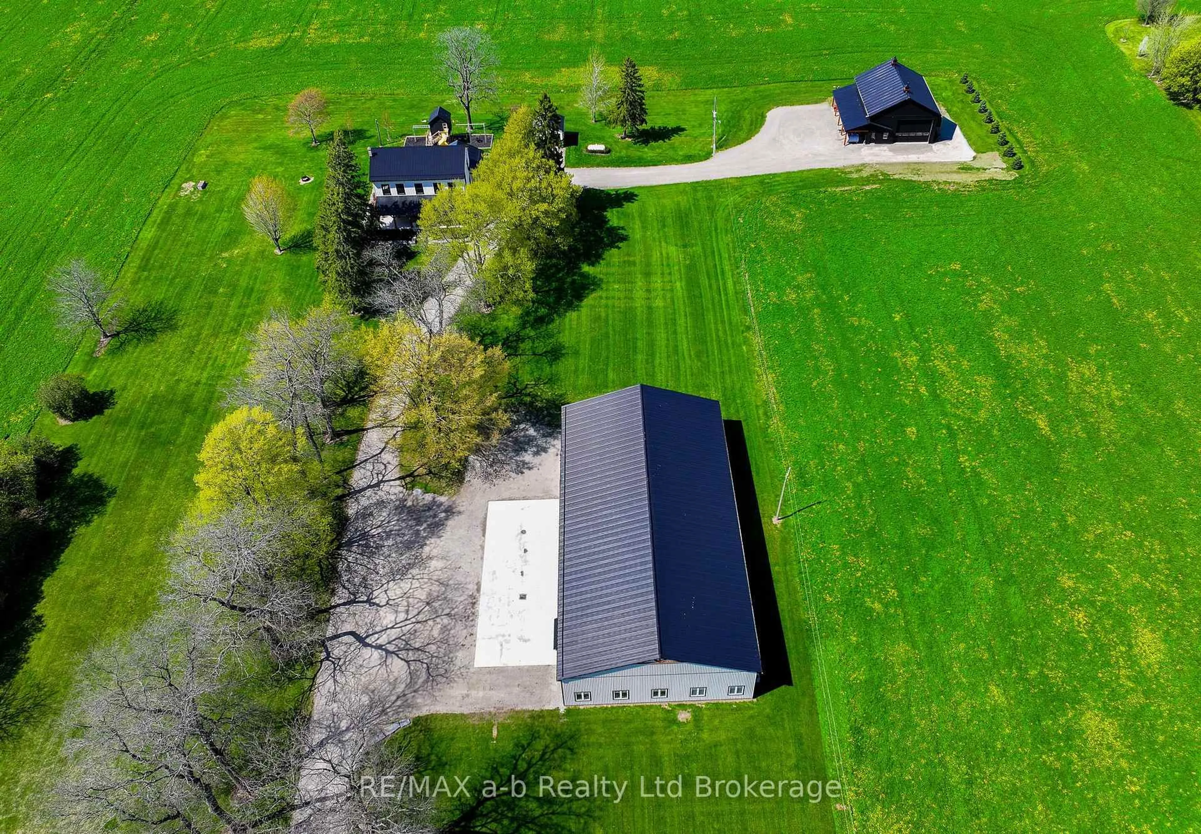 A pic from outside/outdoor area/front of a property/back of a property/a pic from drone, building for 184911 Cornell Rd, Norwich Ontario N4G 4G8