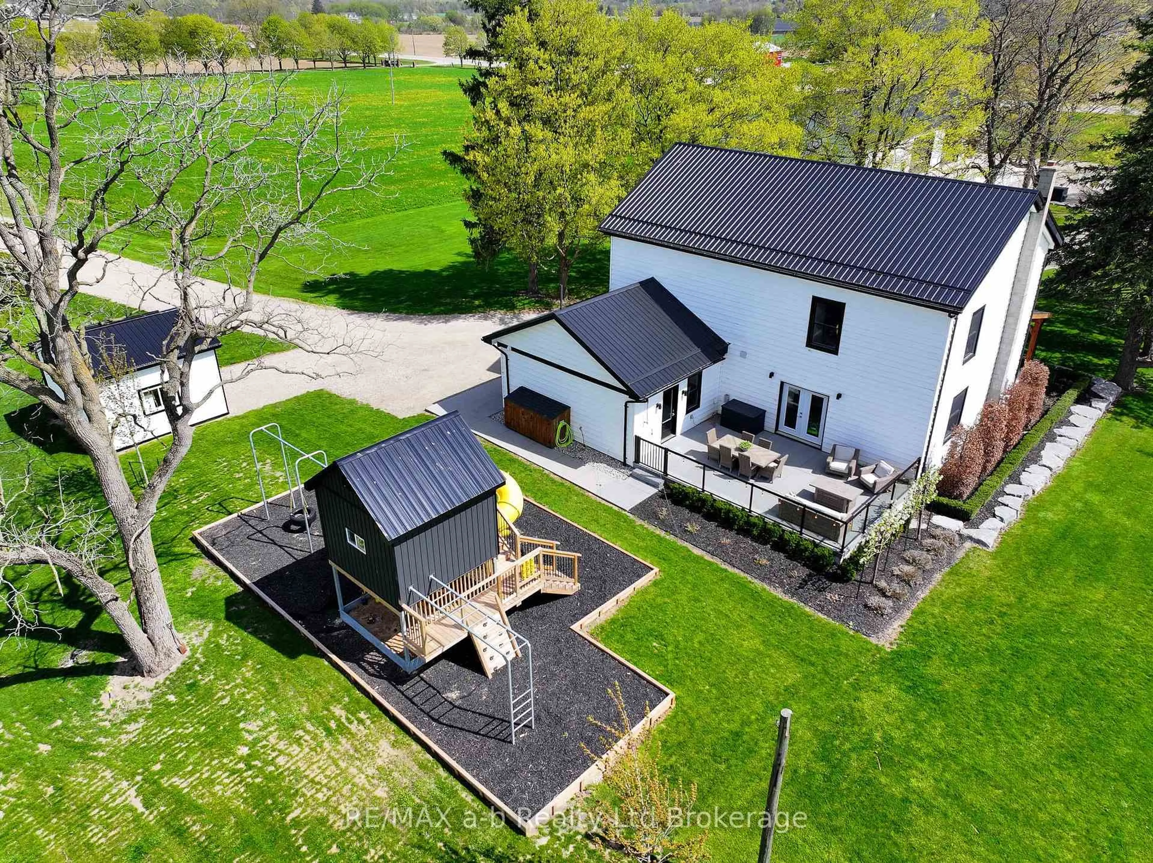 A pic from outside/outdoor area/front of a property/back of a property/a pic from drone, unknown for 184911 Cornell Rd, Norwich Ontario N4G 4G8