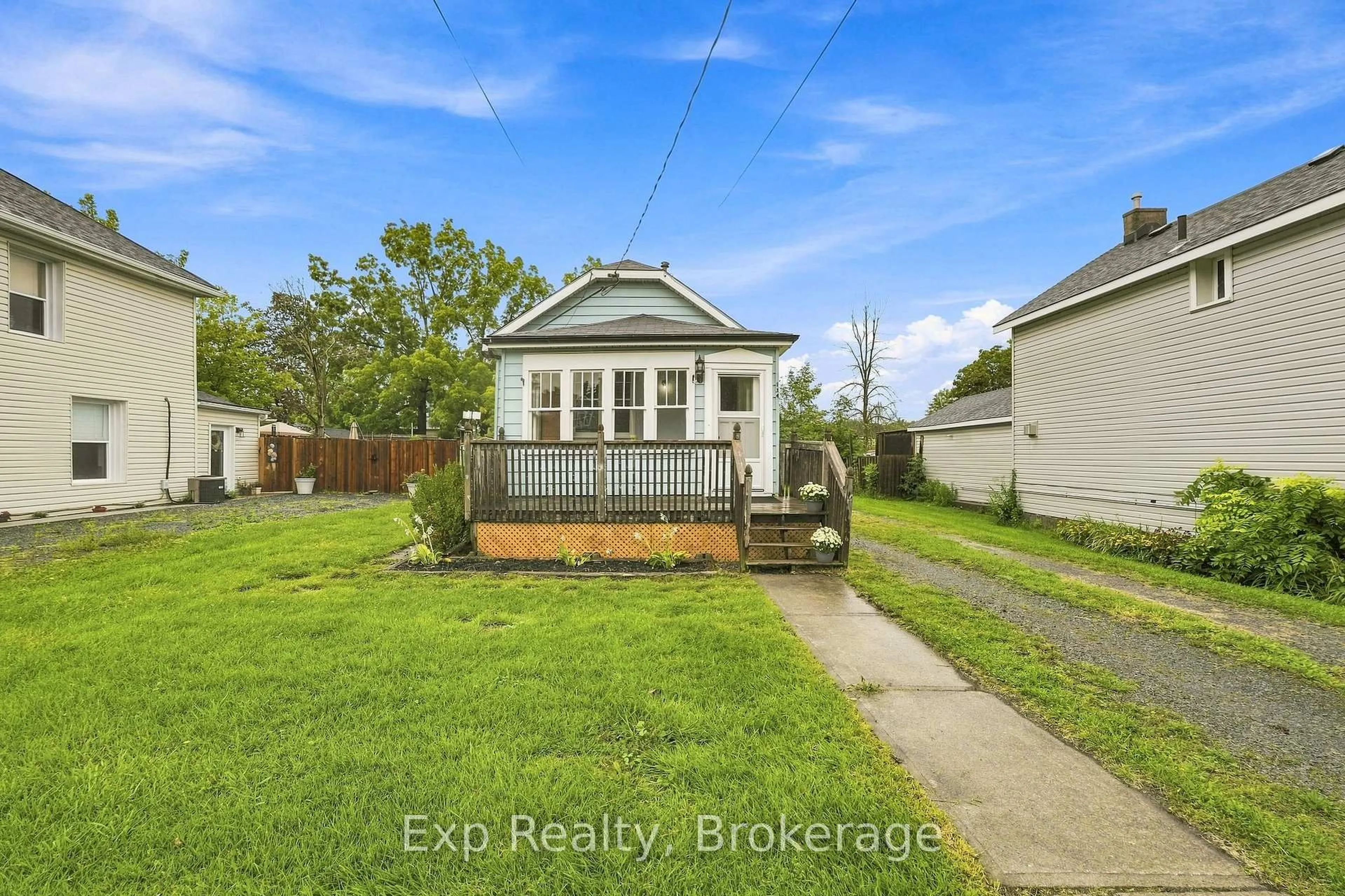 A pic from outside/outdoor area/front of a property/back of a property/a pic from drone, street for 134 Catharine St, Belleville Ontario K8P 1M5