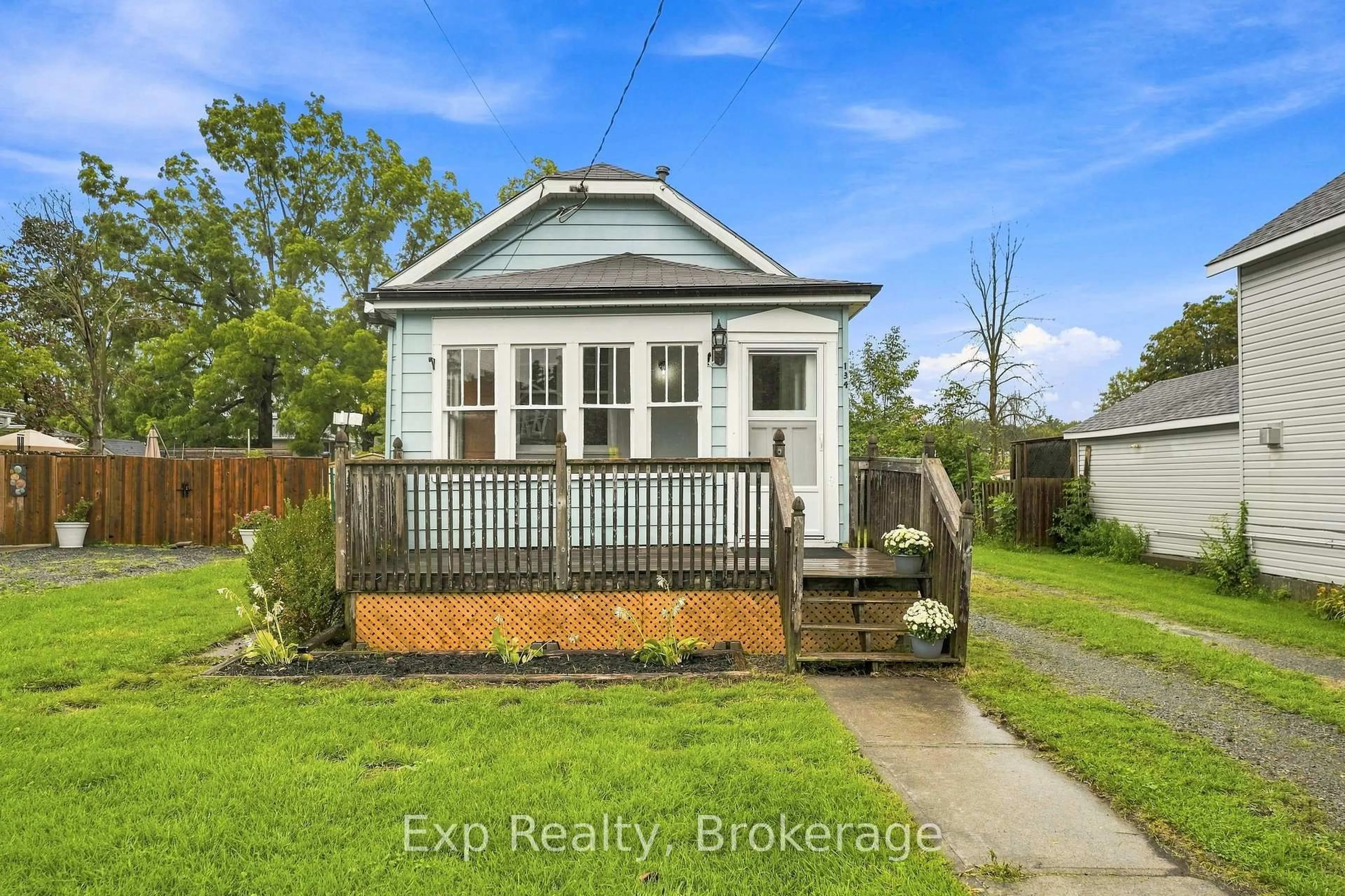 A pic from outside/outdoor area/front of a property/back of a property/a pic from drone, street for 134 Catharine St, Belleville Ontario K8P 1M5