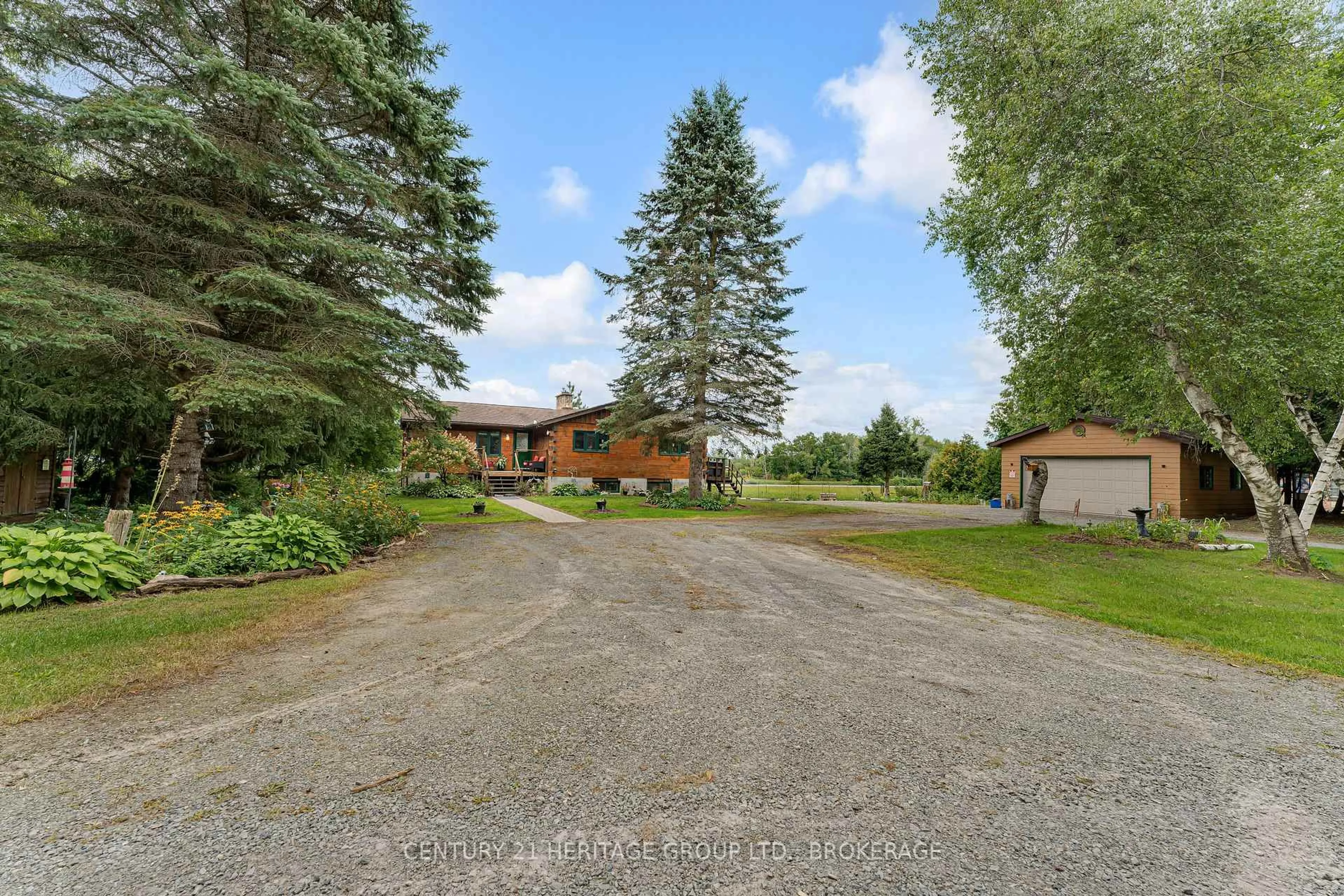 A pic from outside/outdoor area/front of a property/back of a property/a pic from drone, unknown for 137 Old River Rd, Leeds and the Thousand Islands Ontario K0E 1R0