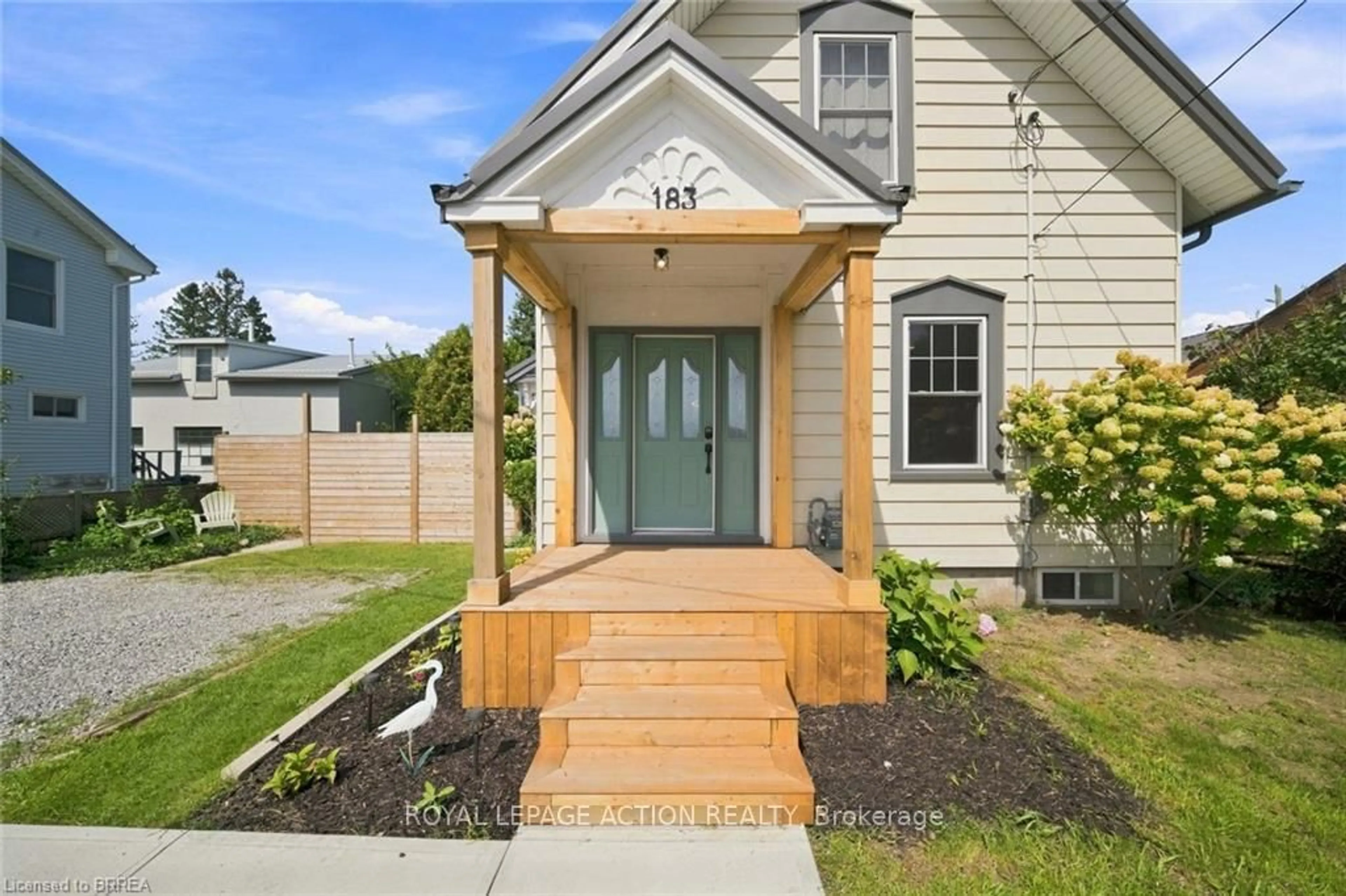 Indoor entryway for 183 Dalton Rd, Norfolk Ontario N4B 1B4