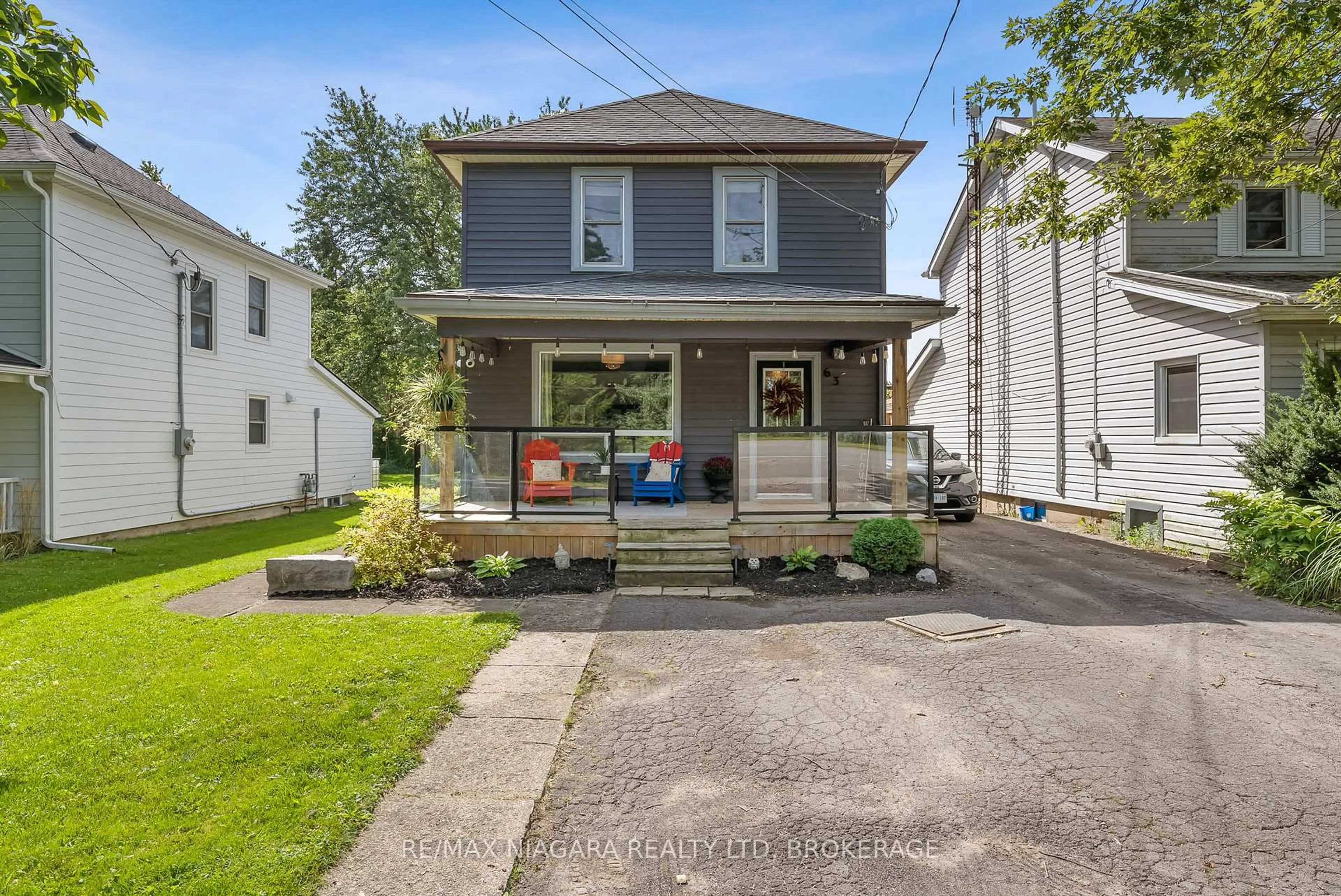 Home with vinyl exterior material, street for 63 Bridge St, Thorold Ontario L0S 1K0