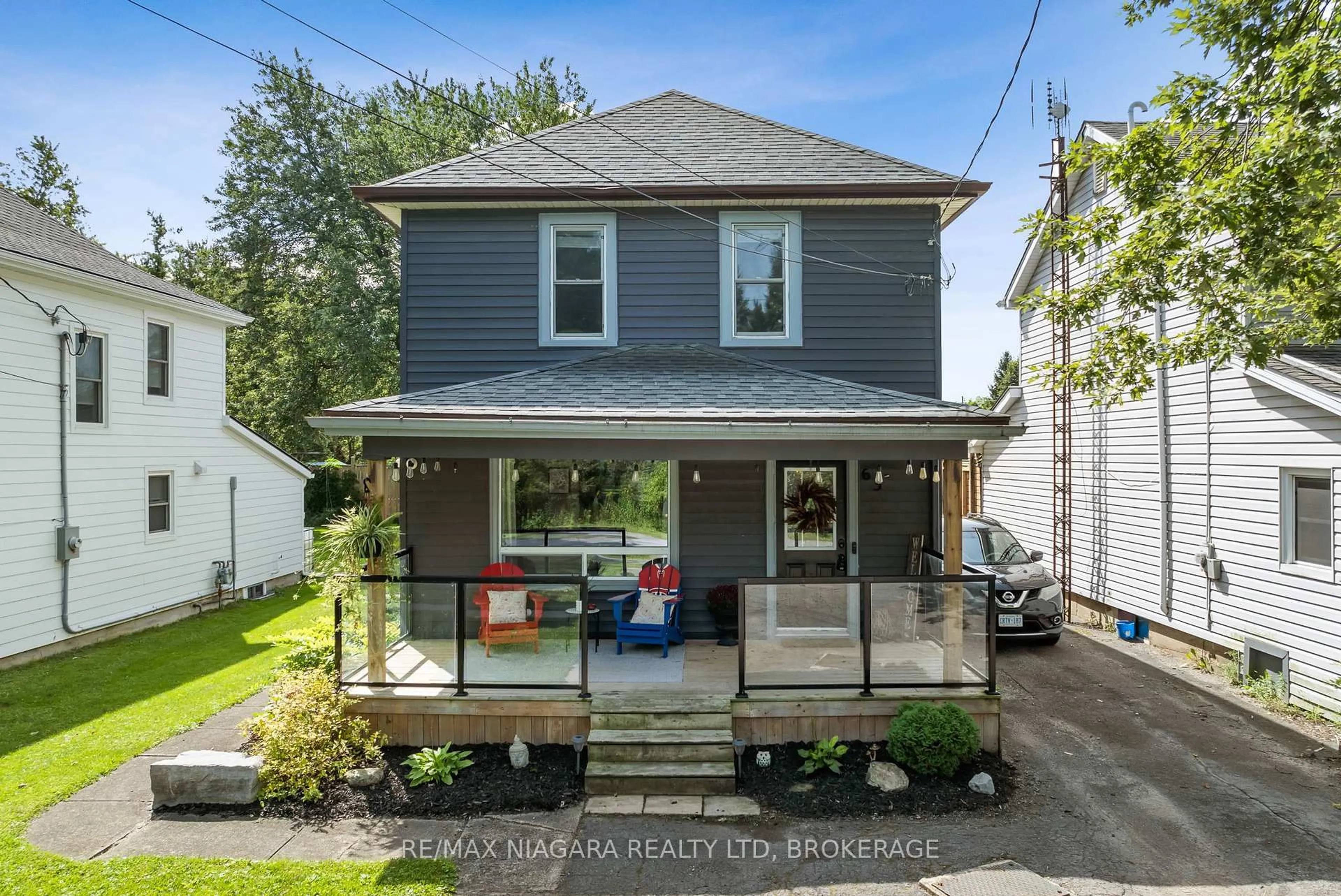 Home with vinyl exterior material, street for 63 Bridge St, Thorold Ontario L0S 1K0