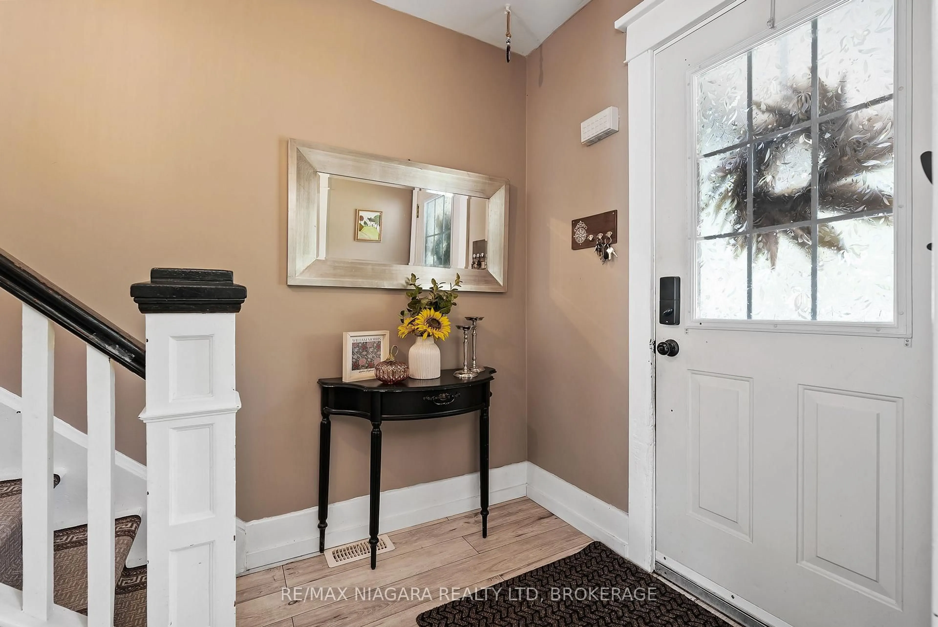 Indoor entryway for 63 Bridge St, Thorold Ontario L0S 1K0