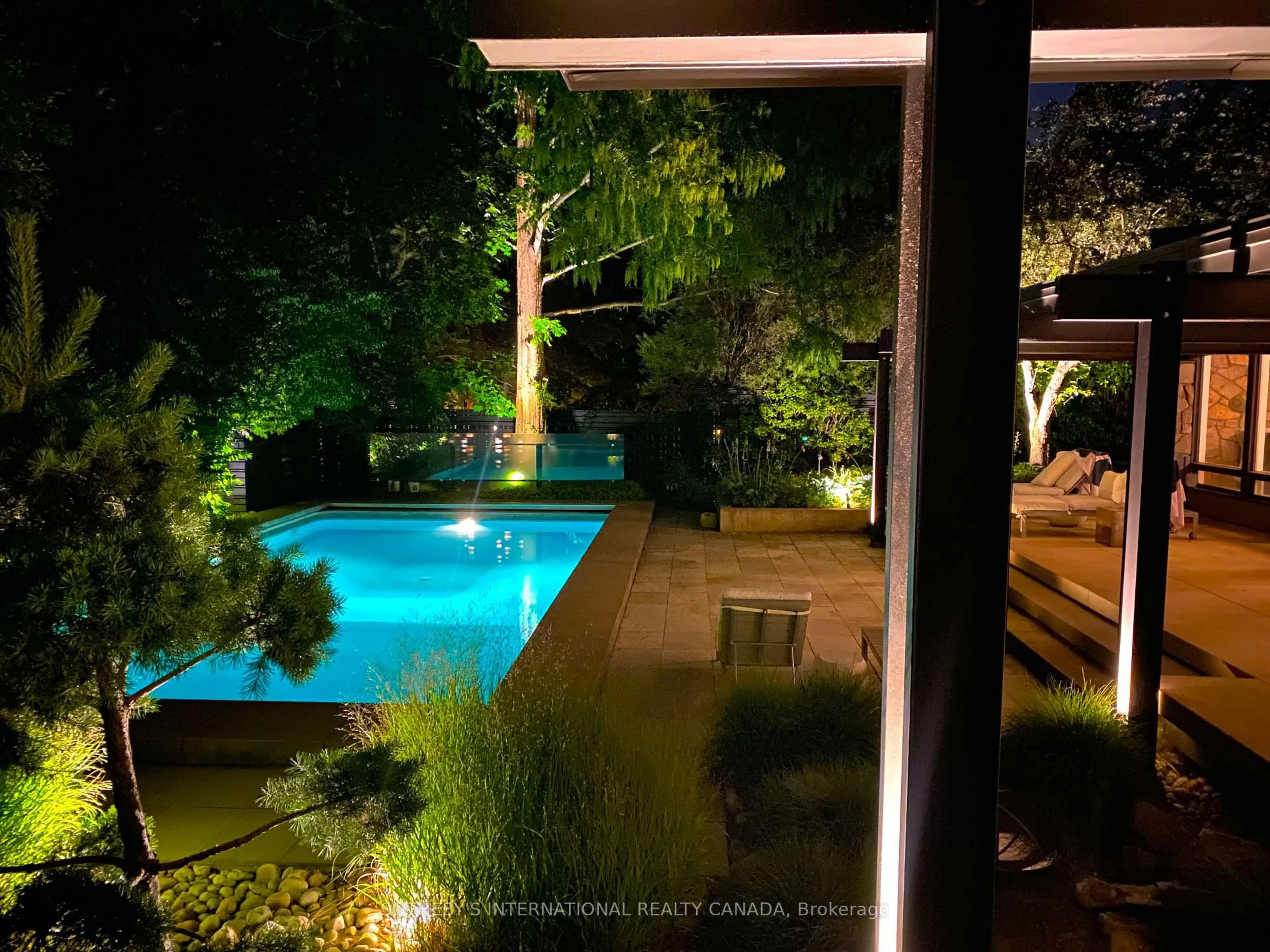 Pool for 105 Marsdale Dr, St. Catharines Ontario L2T 3T3