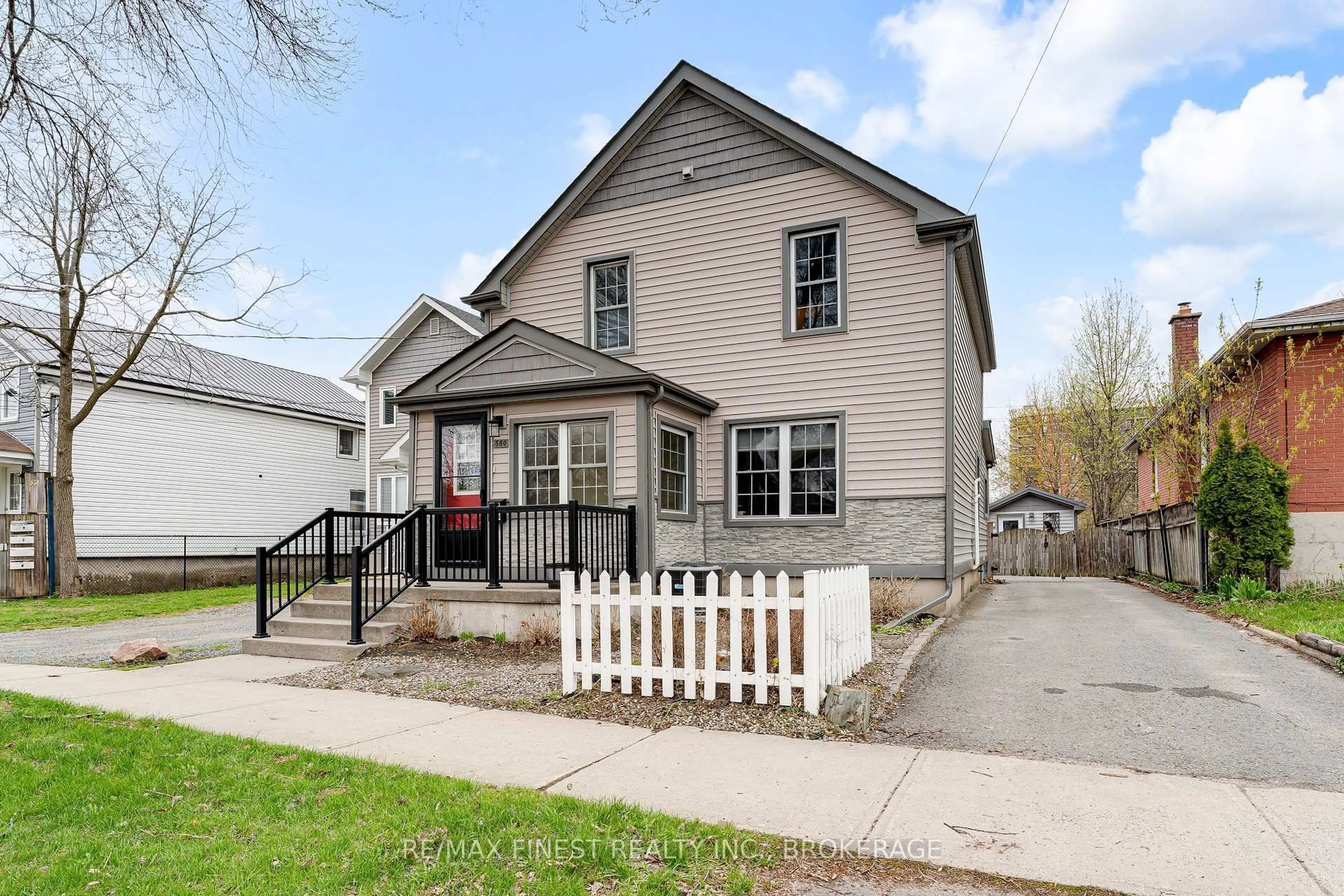 Home with vinyl exterior material, street for 580 MacDonnell St, Kingston Ontario K7K 4X1