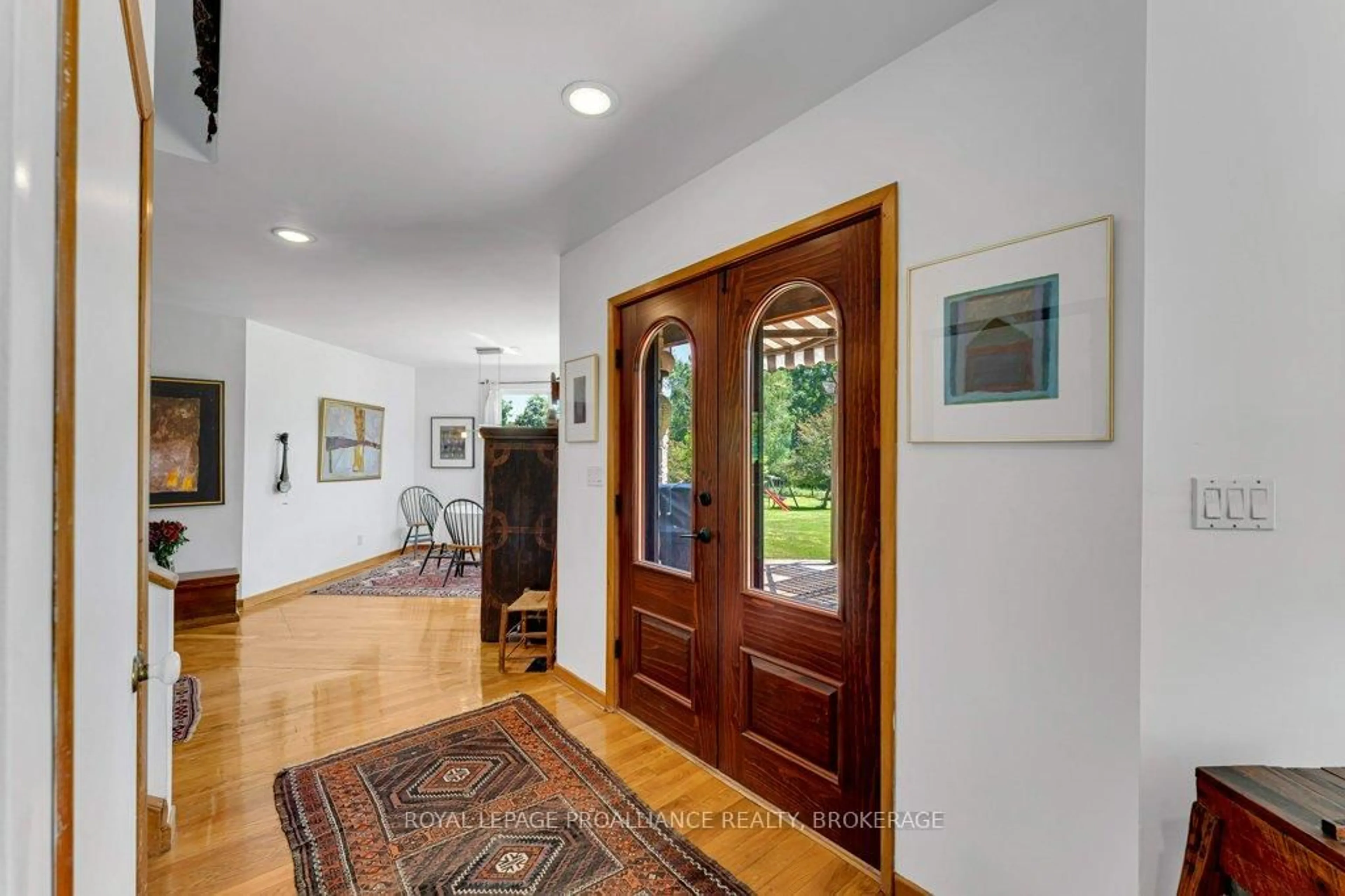 Indoor entryway for 2576 Howe Island Dr, Gananoque Ontario K7G 2V6