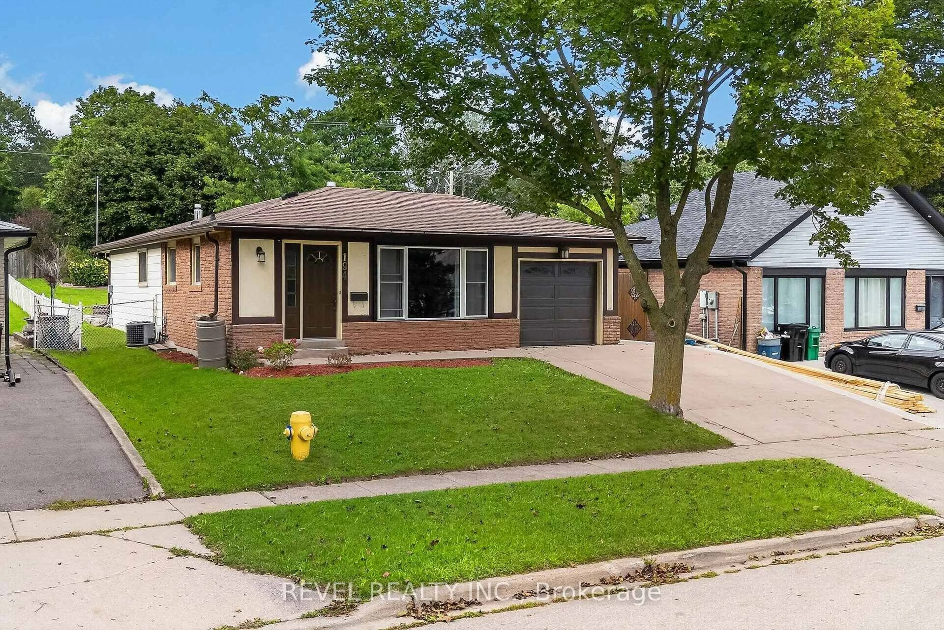 Home with brick exterior material, street for 194 Hahn Ave, Cambridge Ontario N3C 2Z2