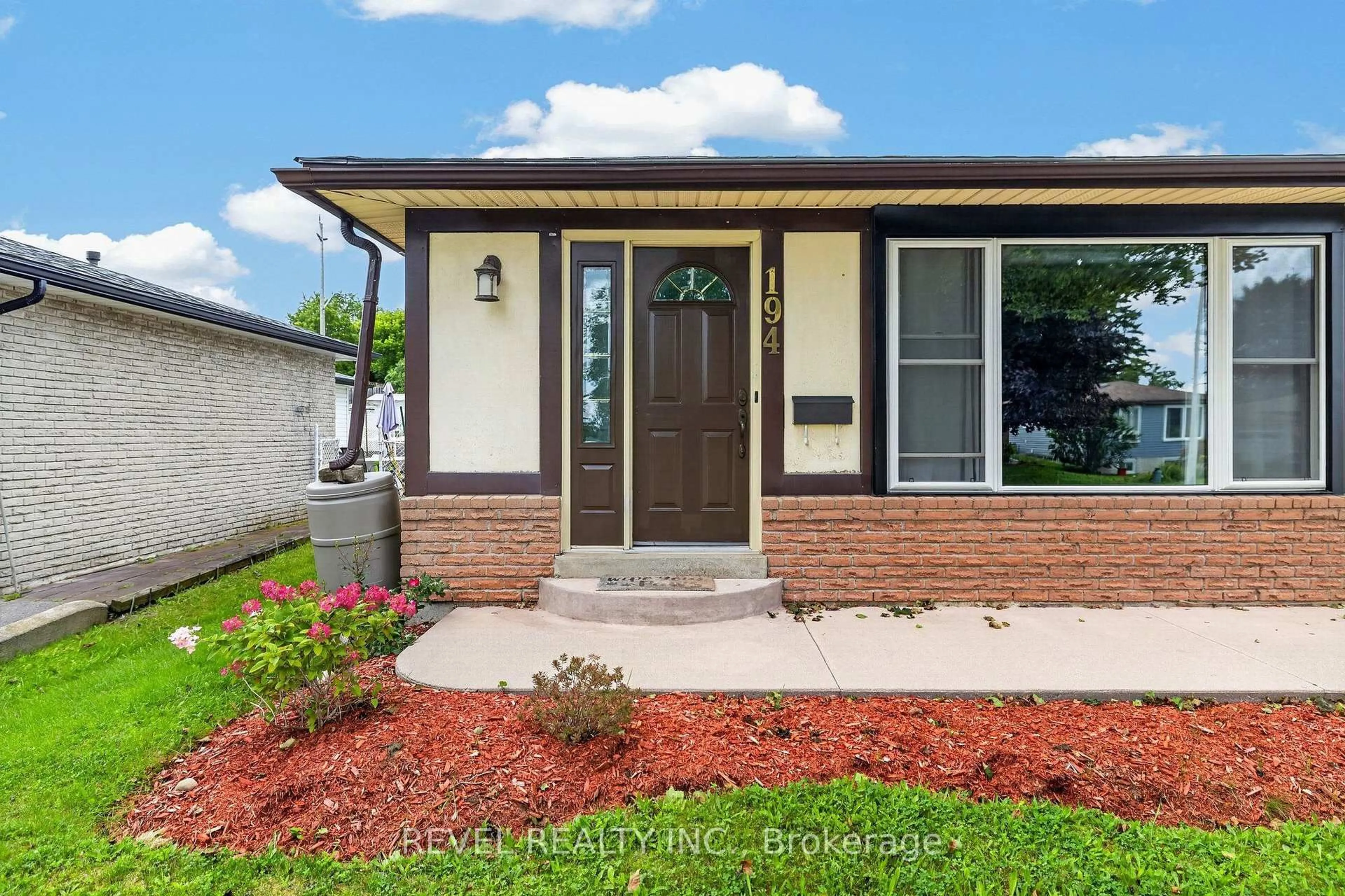 Home with brick exterior material, street for 194 Hahn Ave, Cambridge Ontario N3C 2Z2