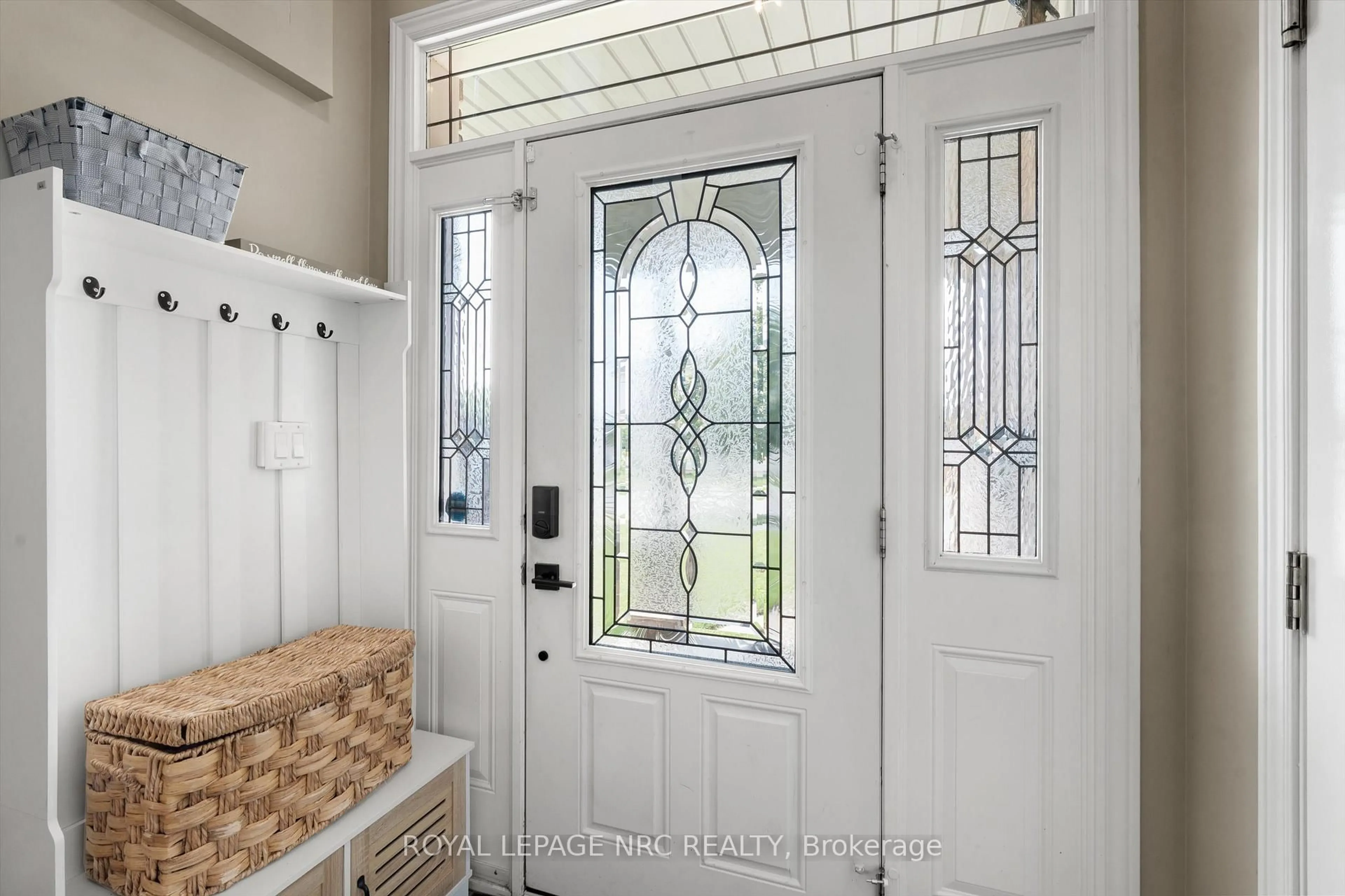 Indoor entryway for 346 Clare Ave, Welland Ontario L3C 5R2