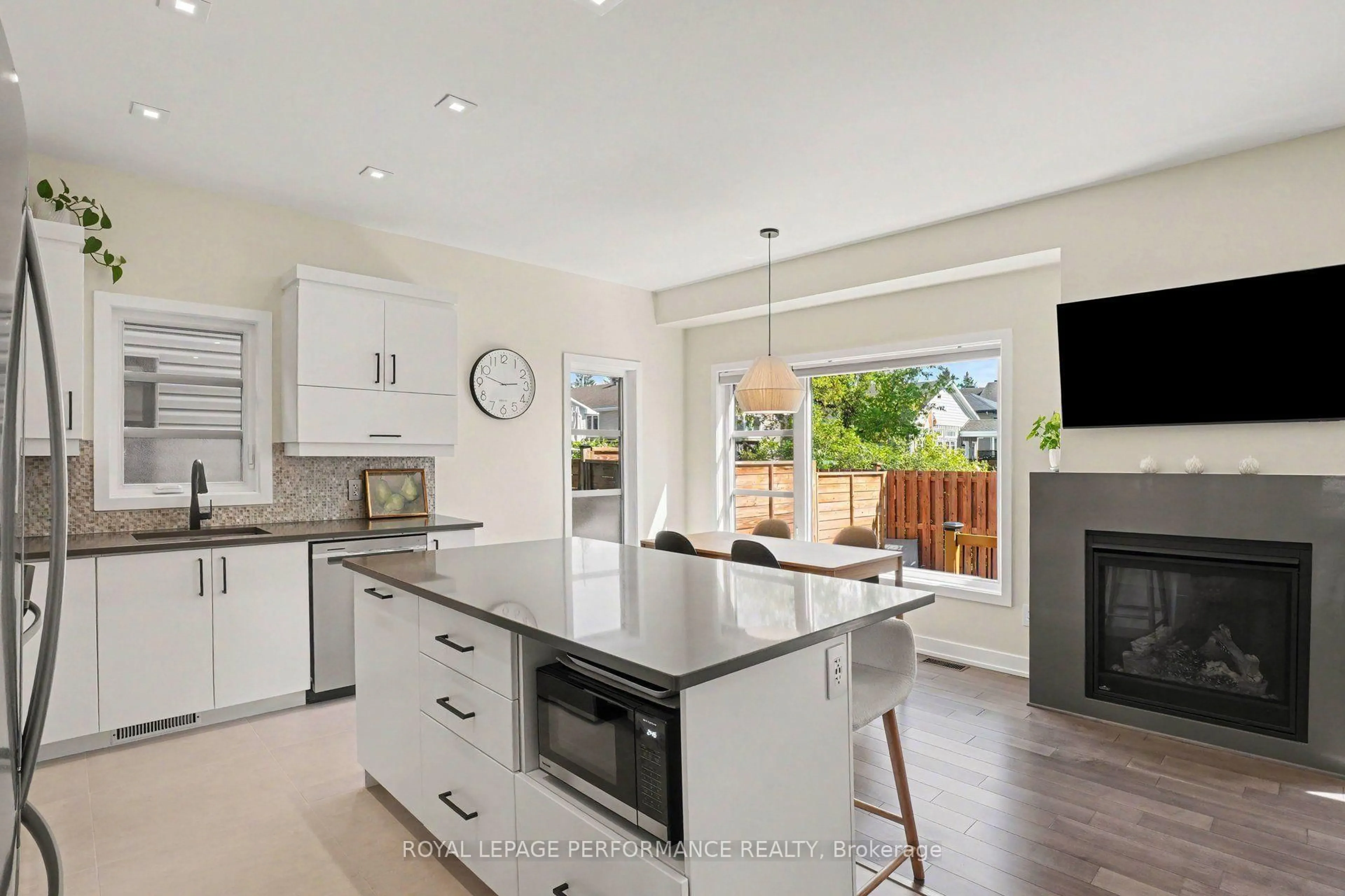 Open concept kitchen, ceramic/tile floor for 14 Aquamarine Private, Orleans Ontario K1C 0C3