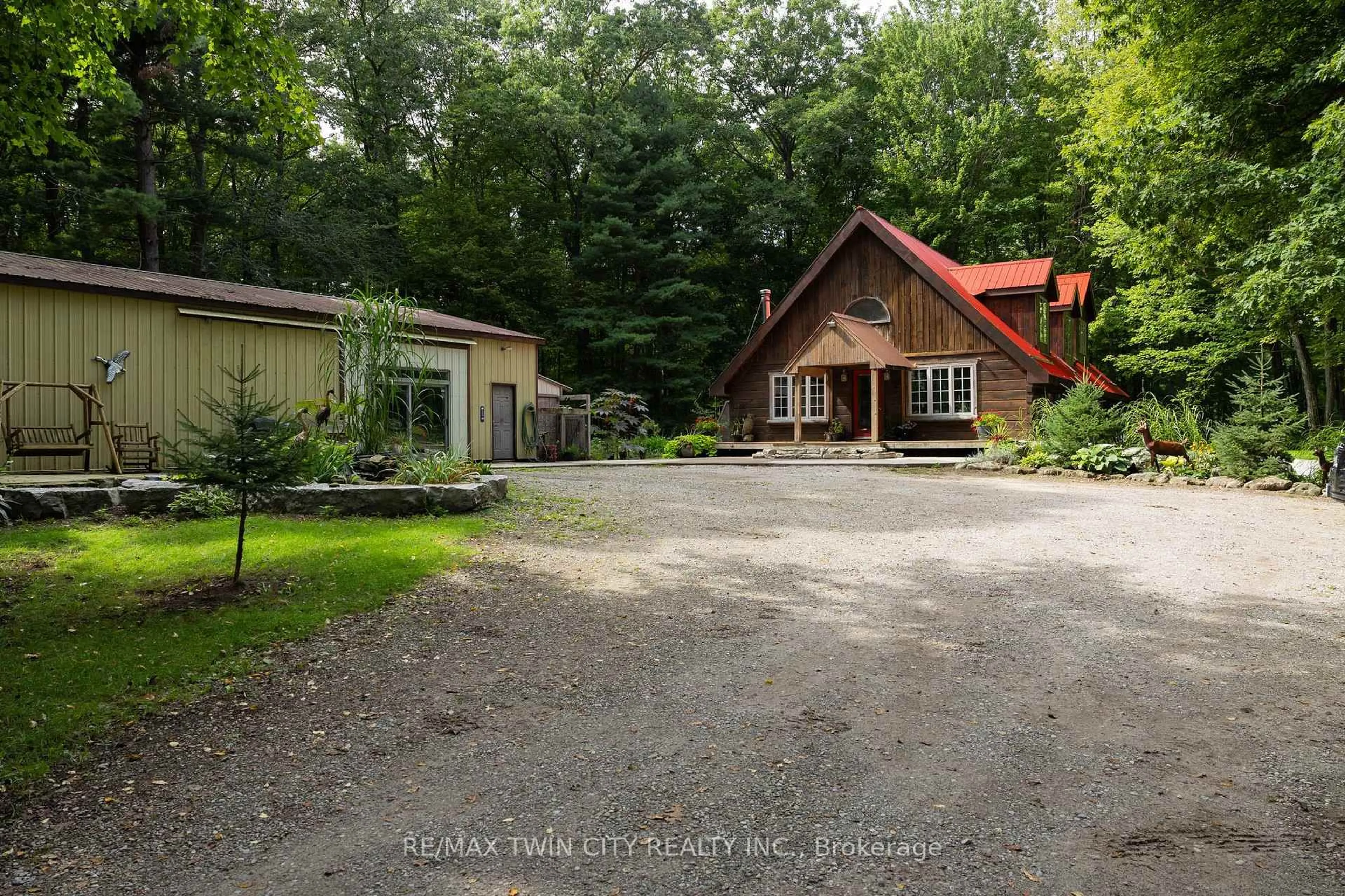 A pic from outside/outdoor area/front of a property/back of a property/a pic from drone, unknown for 2605 WINDHAM EAST QUARTER LINE Rd, Norfolk Ontario N0E 1V0