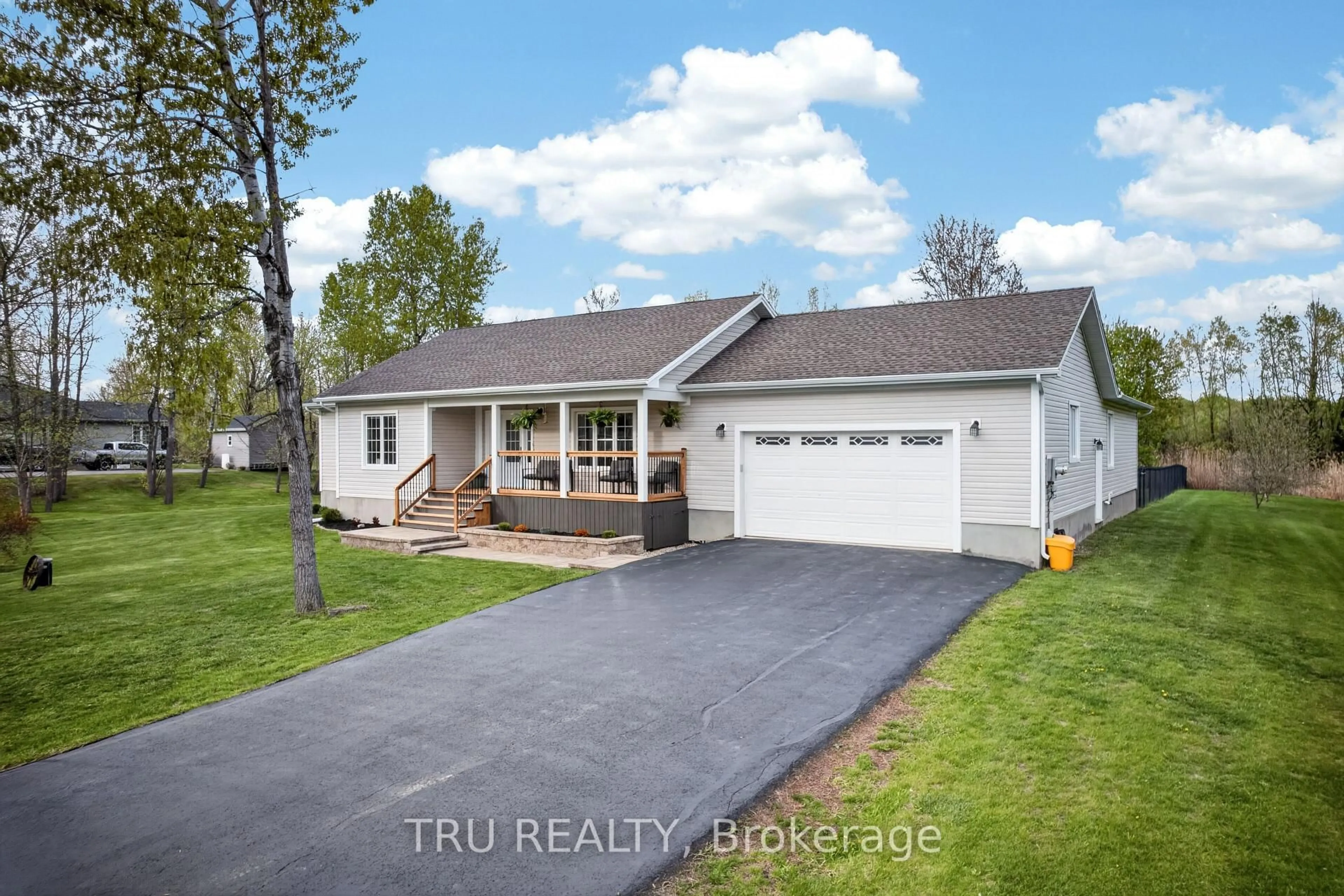 Home with vinyl exterior material, water/lake/river/ocean view for 52 Kimberly Ave, North Grenville Ontario K0G 1J0