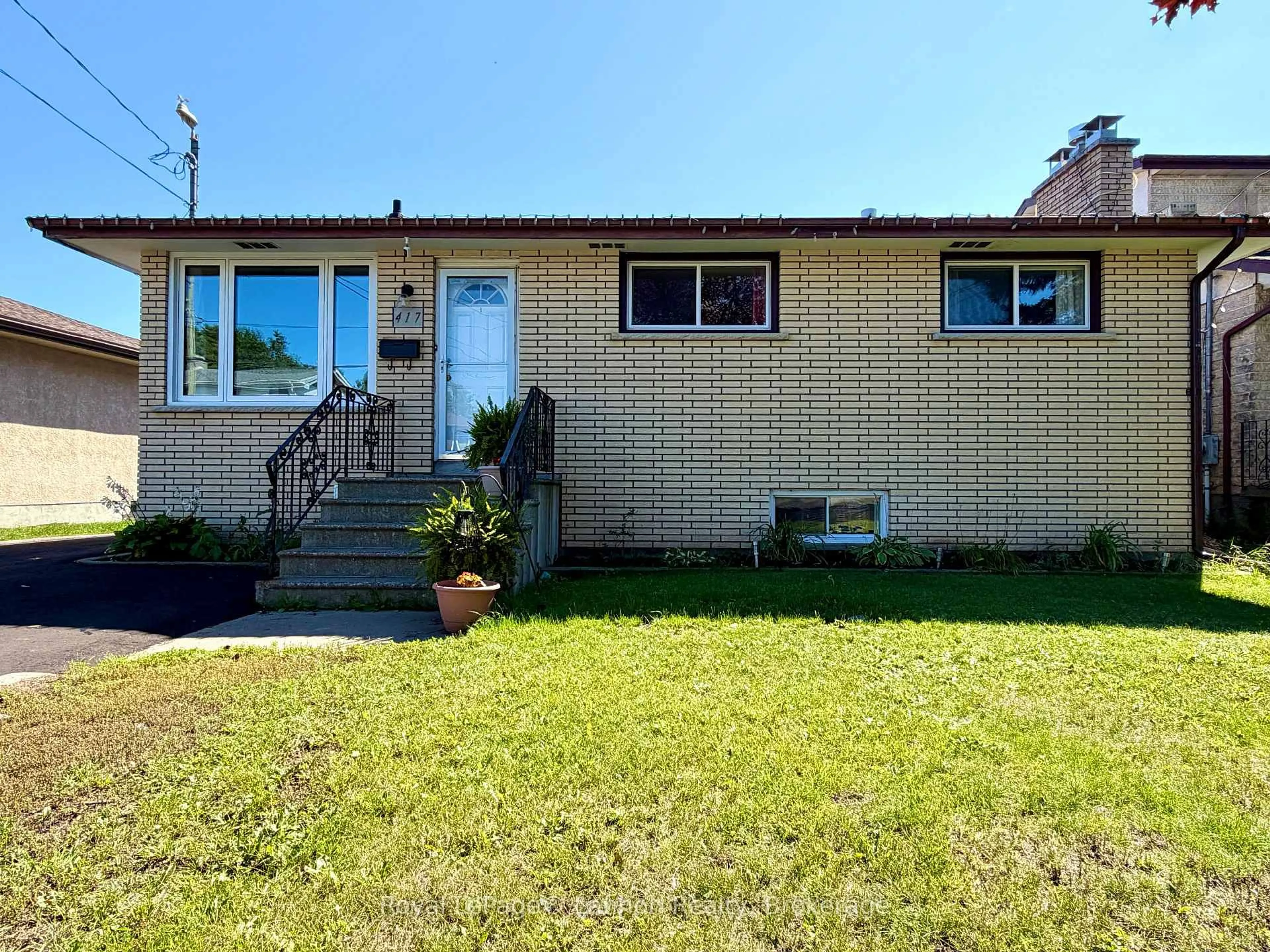 Unknown for 417 Strand Ave, Thunder Bay Ontario P7B 5A8