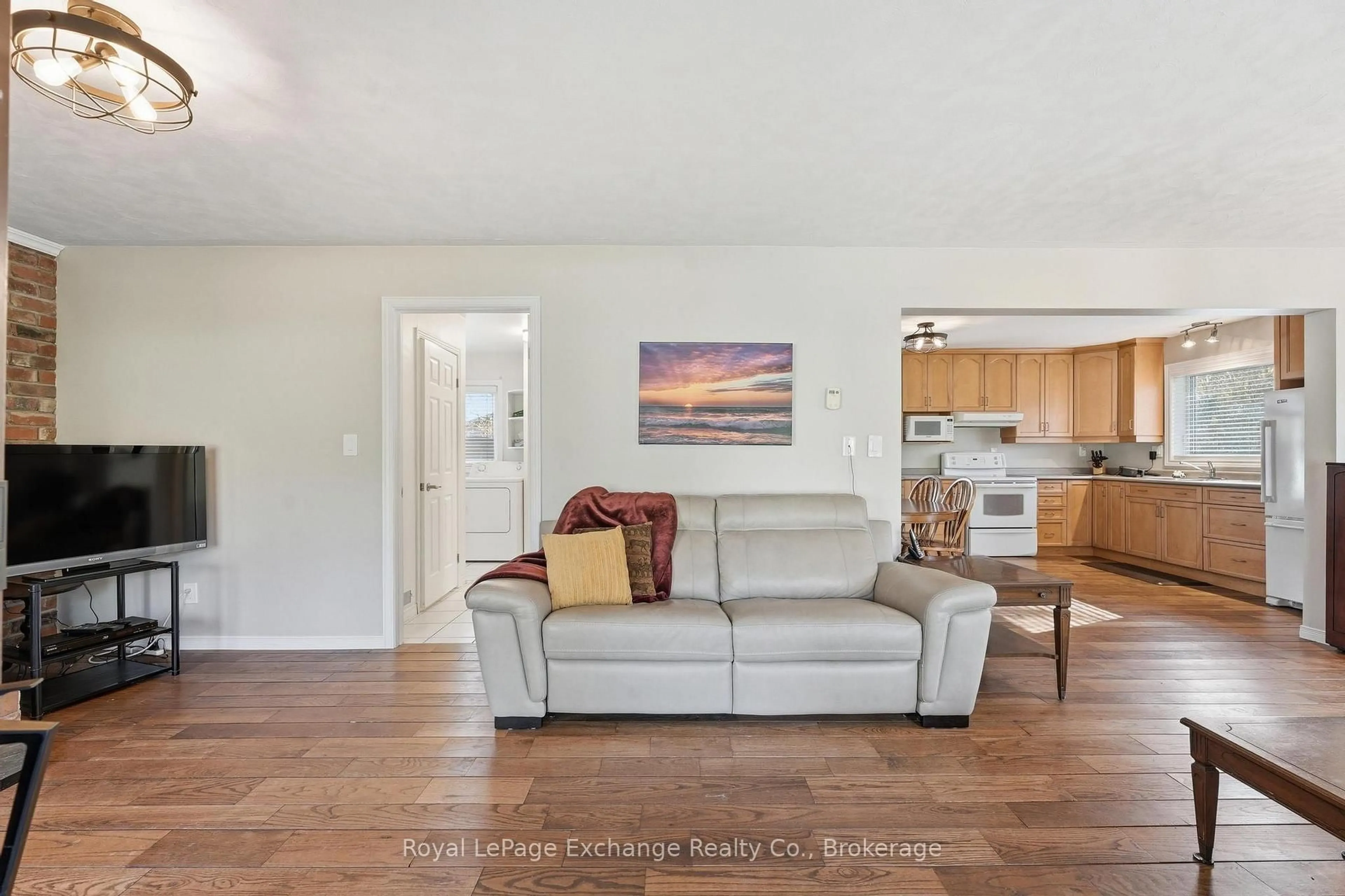 Living room with furniture, unknown for 924 Tanglewood Dr, Huron-Kinloss Ontario N2Z 2X3