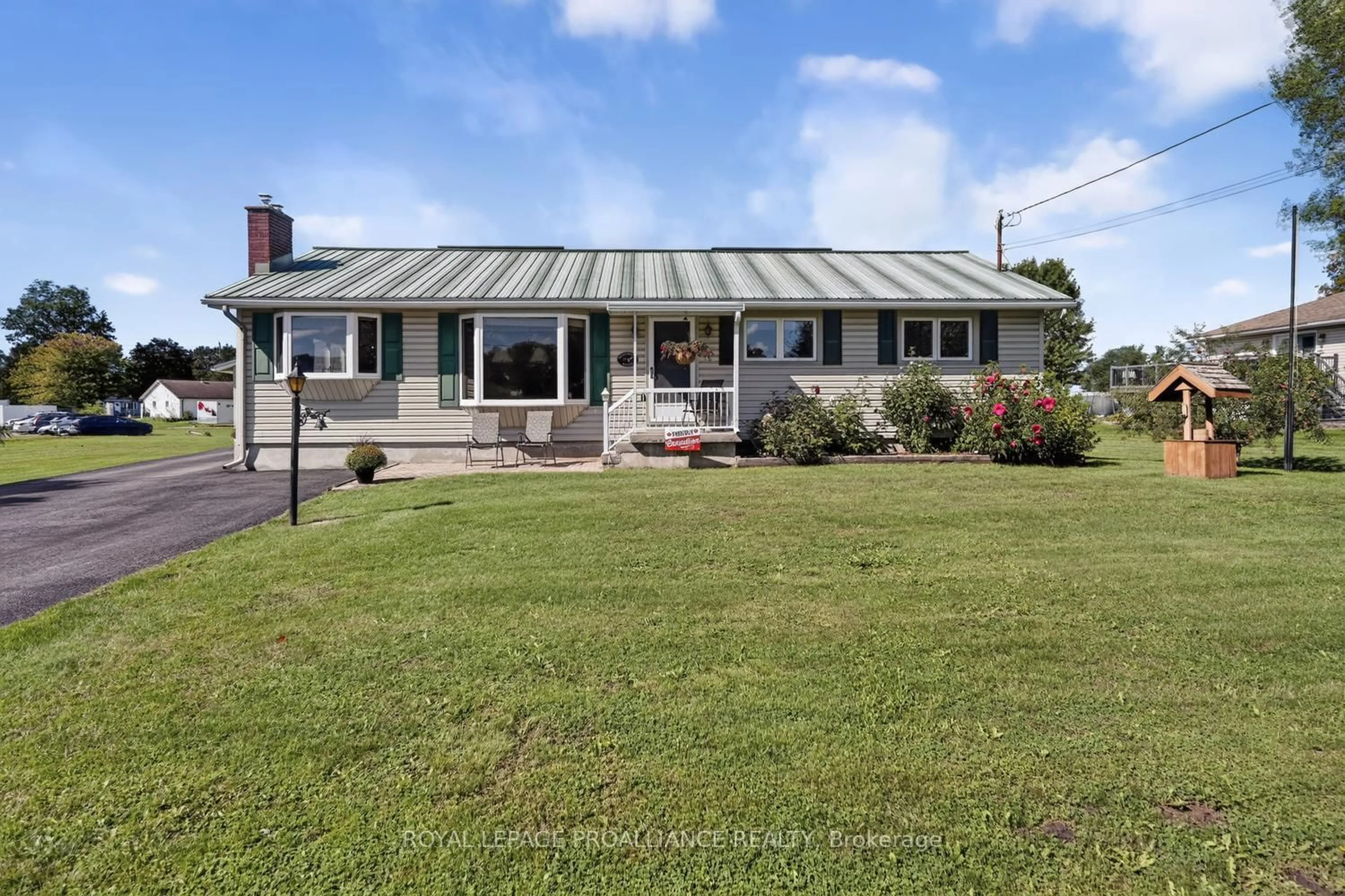 Home with vinyl exterior material, unknown for 4506 Airport Rd, Elizabethtown-Kitley Ontario K6T 1A2