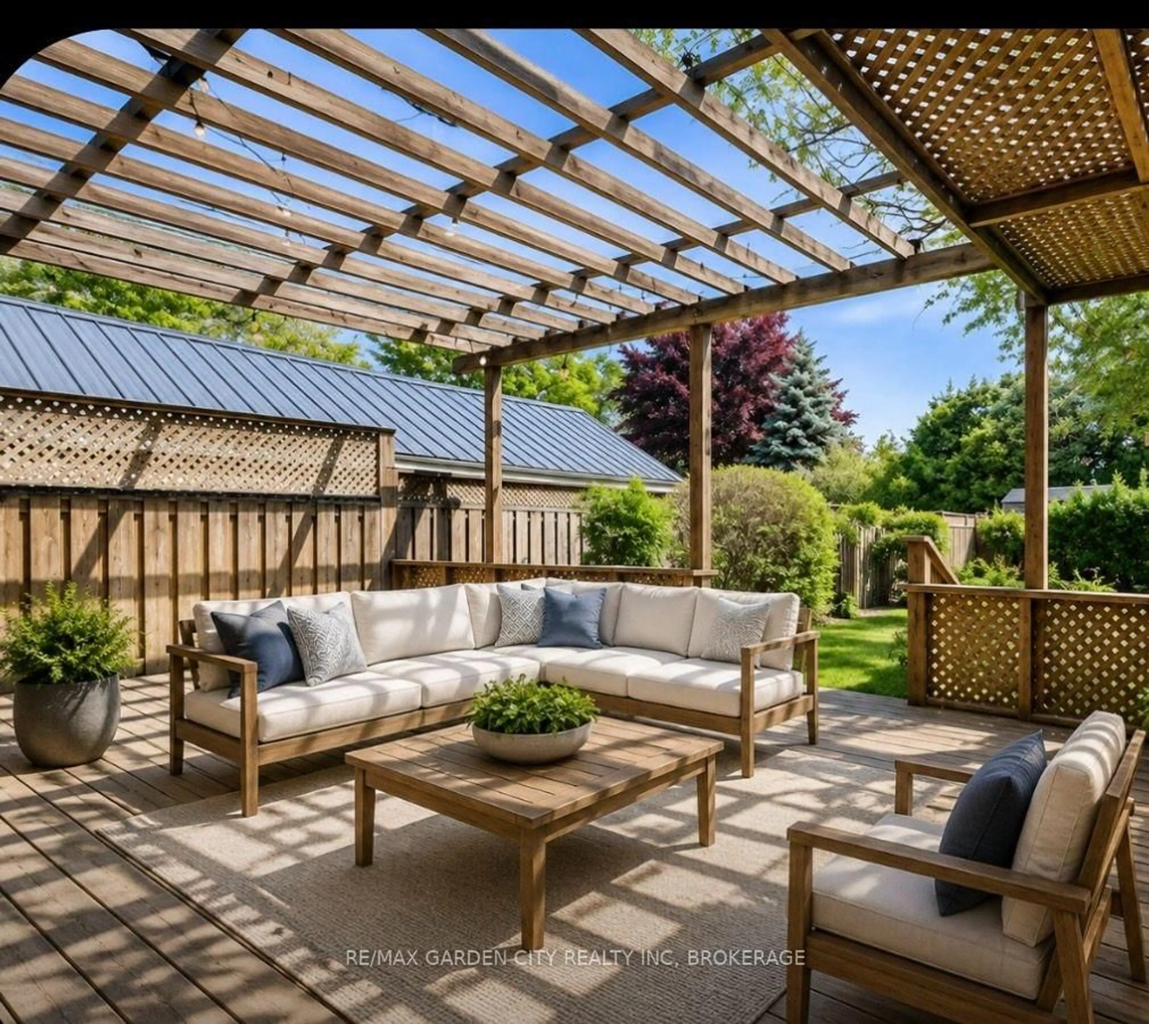 Patio, street for 192A ONTARIO St, St. Catharines Ontario L2R 5L1
