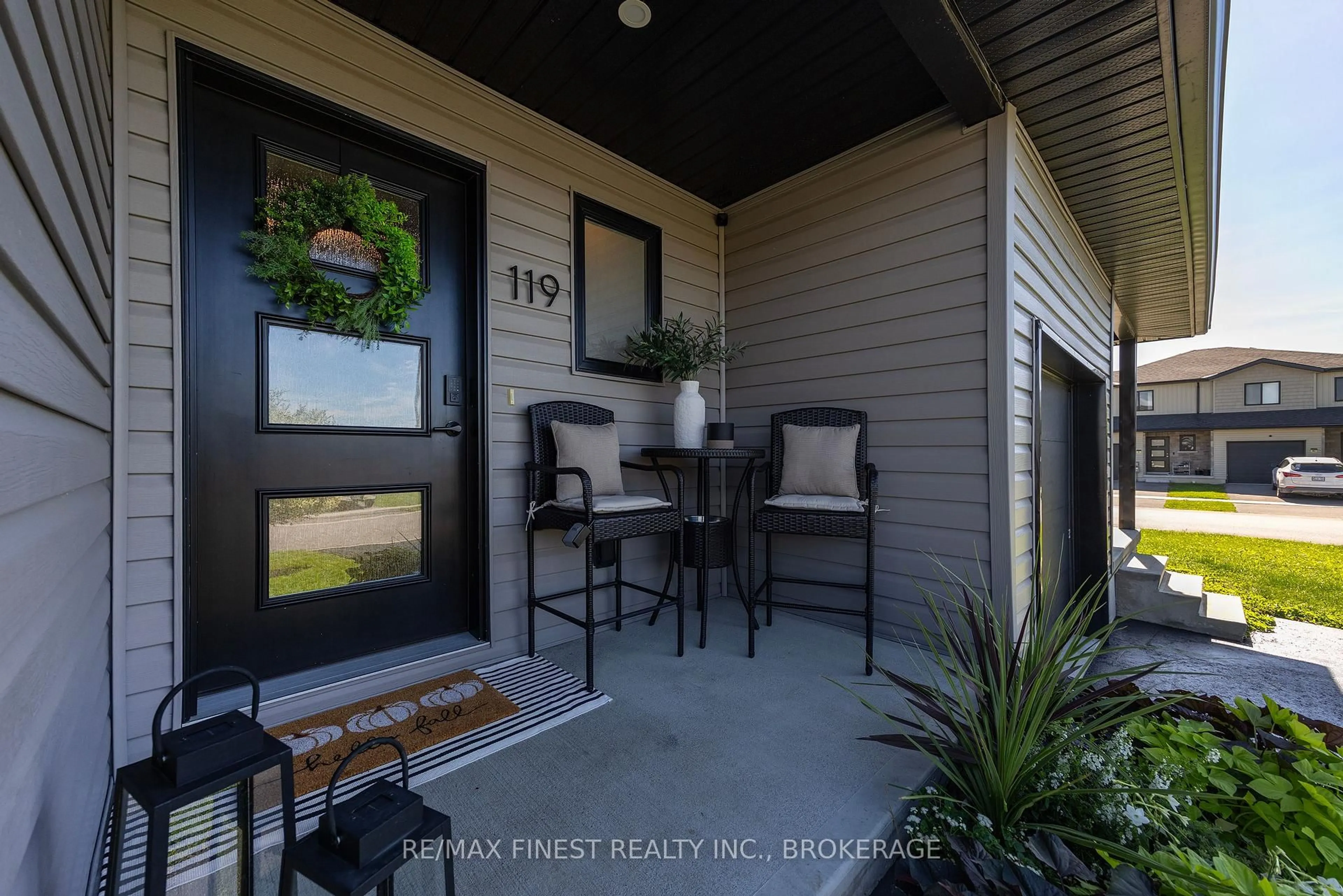 Indoor entryway for 119 Kanvers Way, Greater Napanee Ontario K7R 0B5