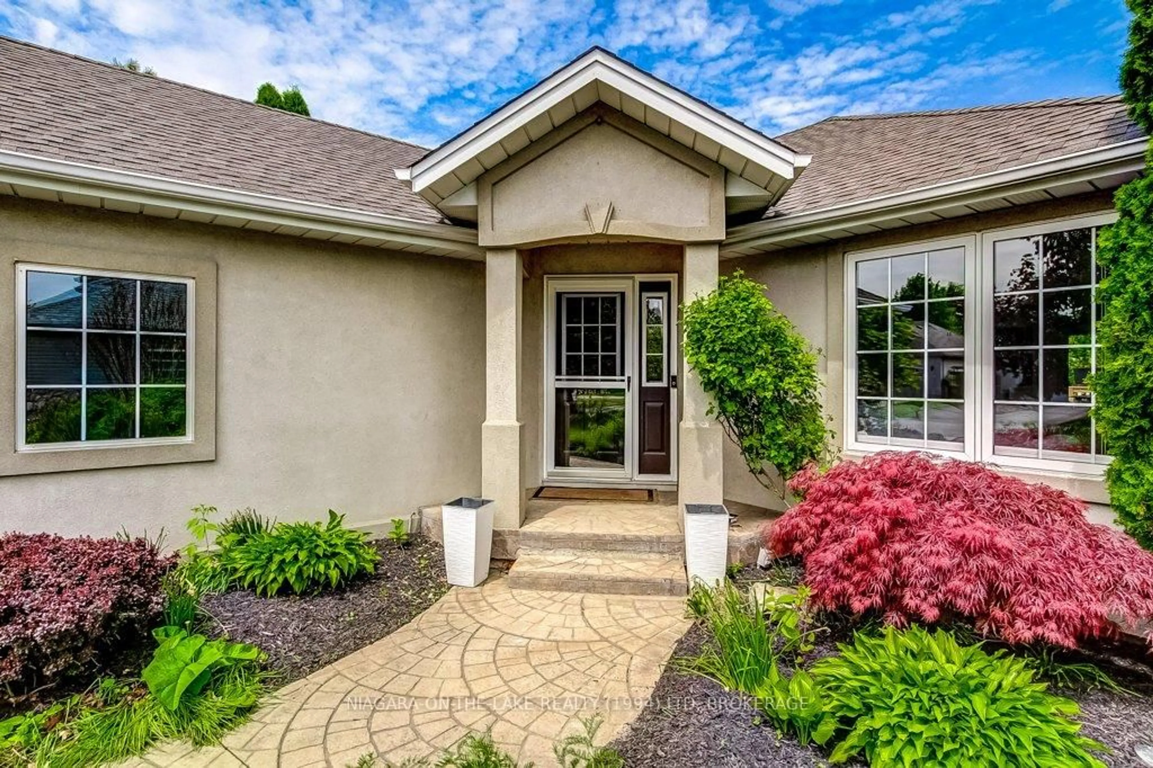 Home with brick exterior material, street for 26 Diana Dr, Niagara-on-the-Lake Ontario L0S 1T0