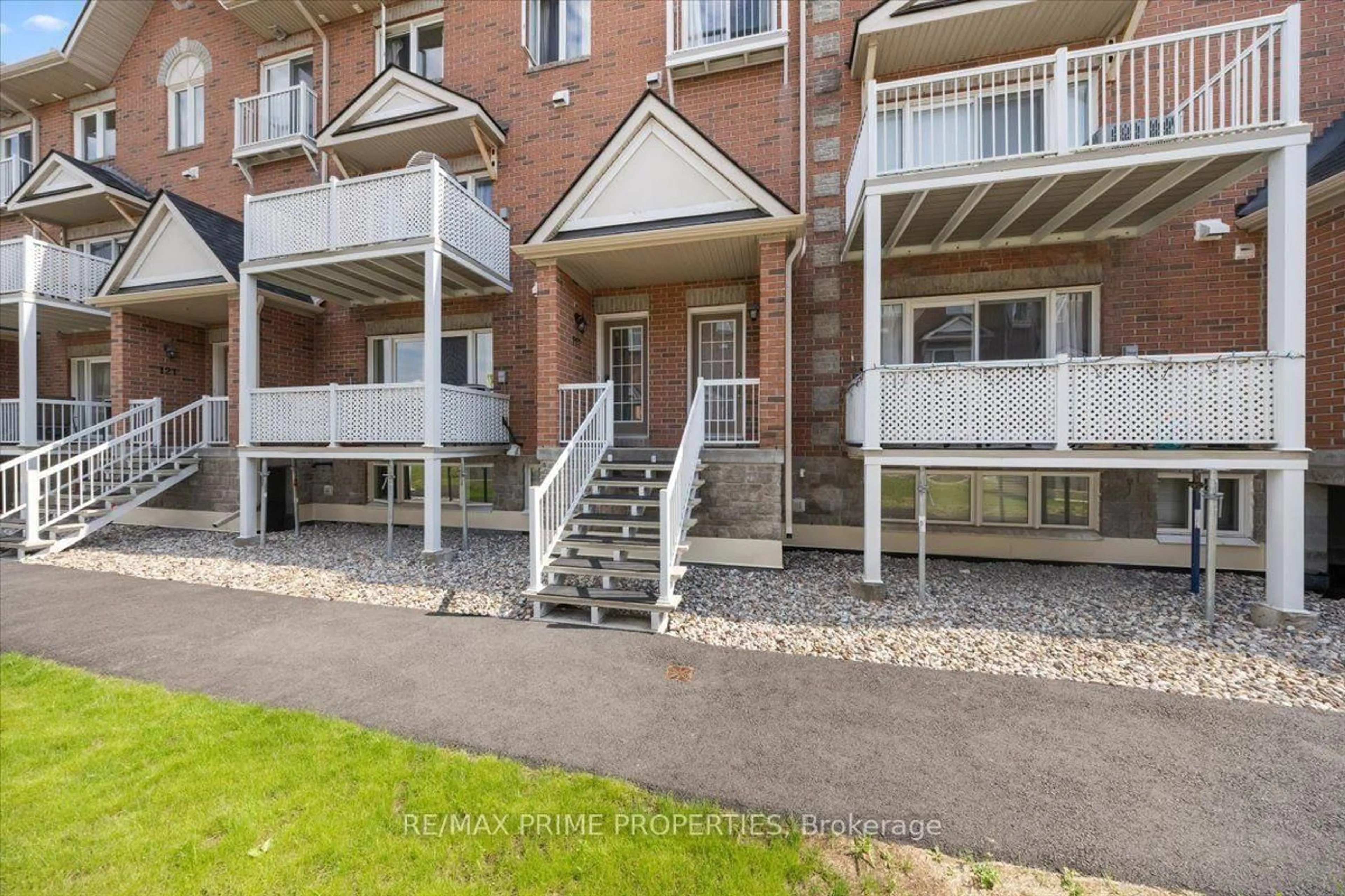 Patio, street for 3265 St Joseph Blvd #117, Ottawa Ontario K1E 3Y2