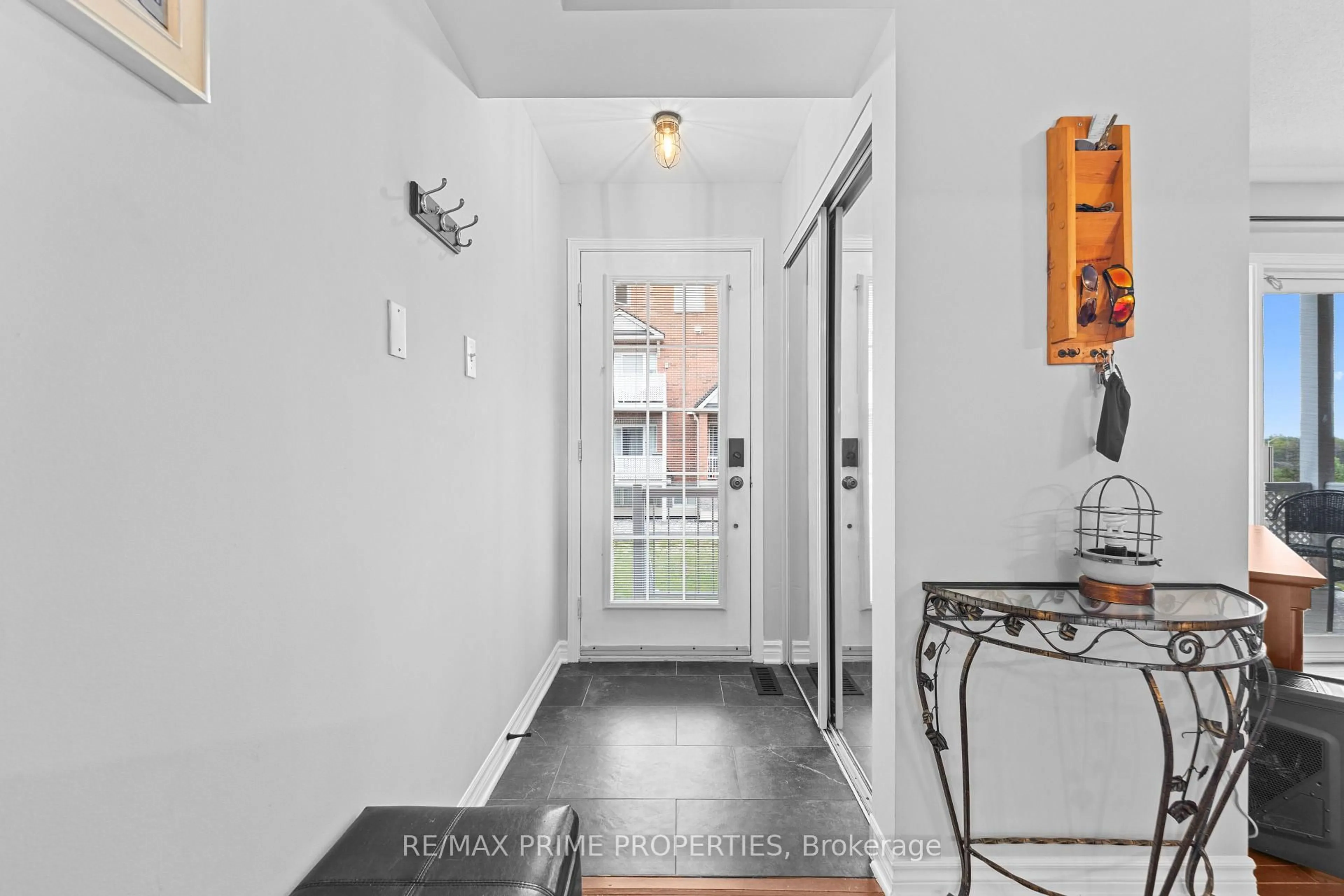 Indoor entryway for 3265 St Joseph Blvd #117, Ottawa Ontario K1E 3Y2