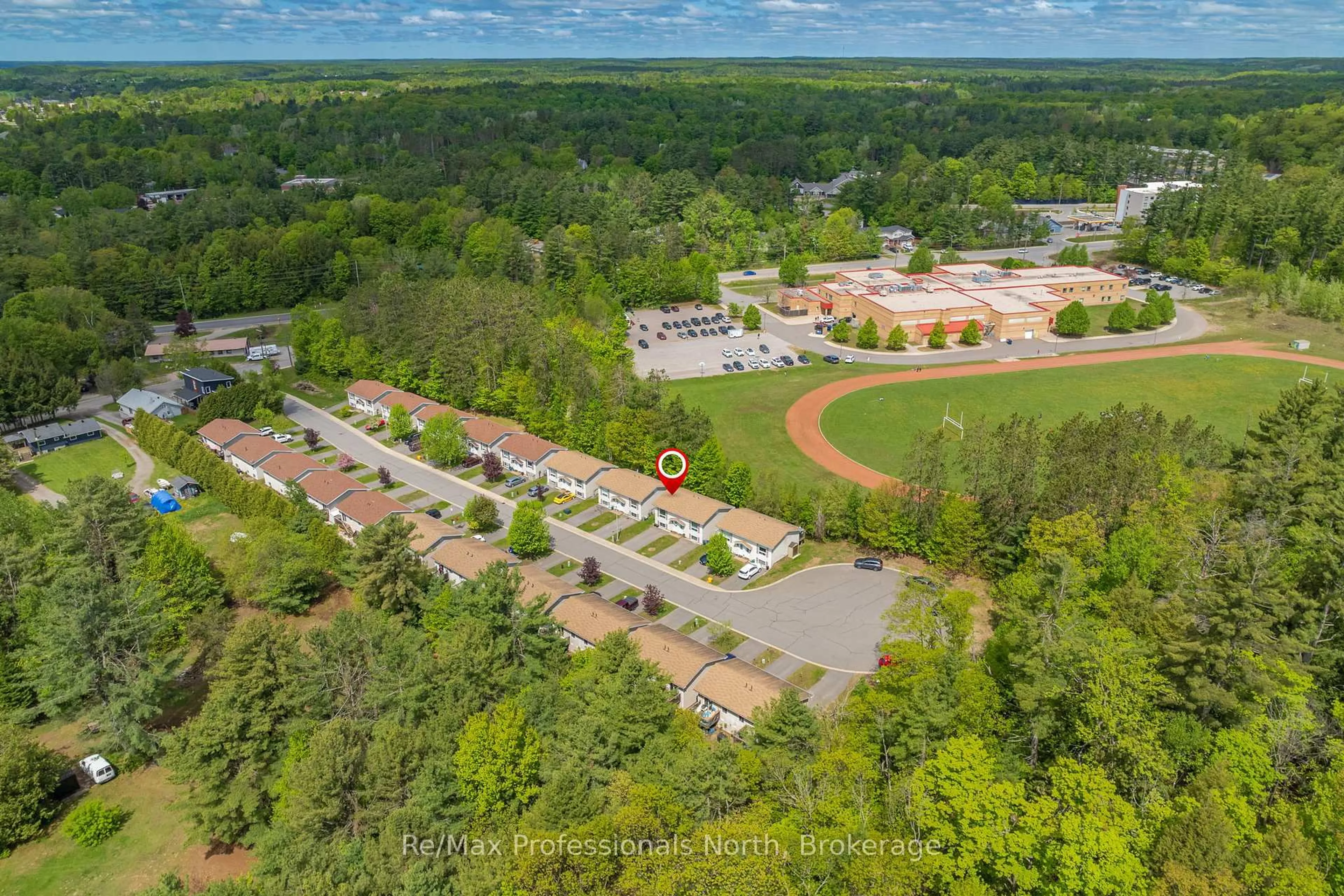A pic from outside/outdoor area/front of a property/back of a property/a pic from drone, unknown for 200 Pine St #68, Bracebridge Ontario P1L 2H9
