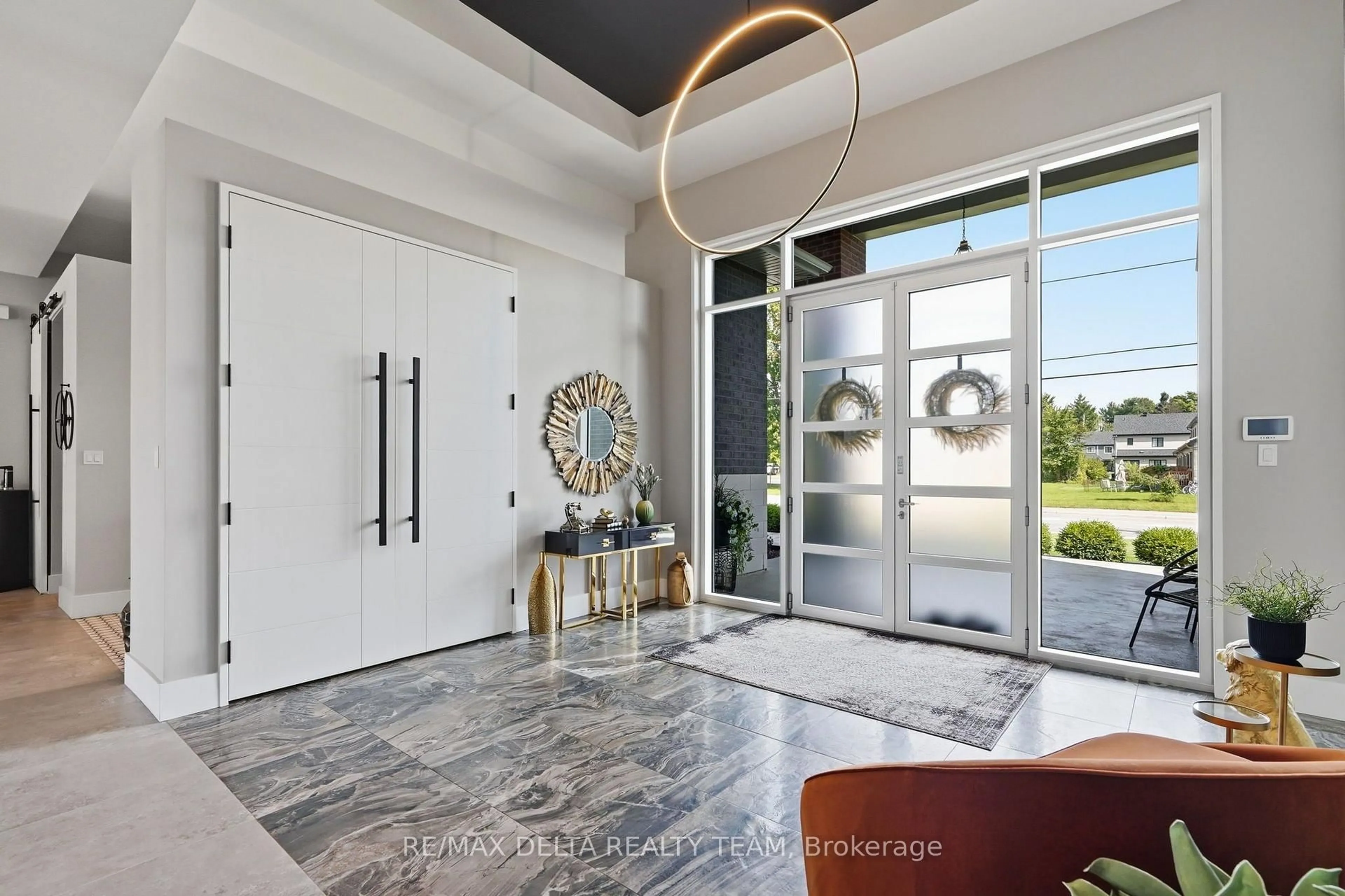 Indoor entryway for 1300 Caron St, Clarence-Rockland Ontario K4K 1H2