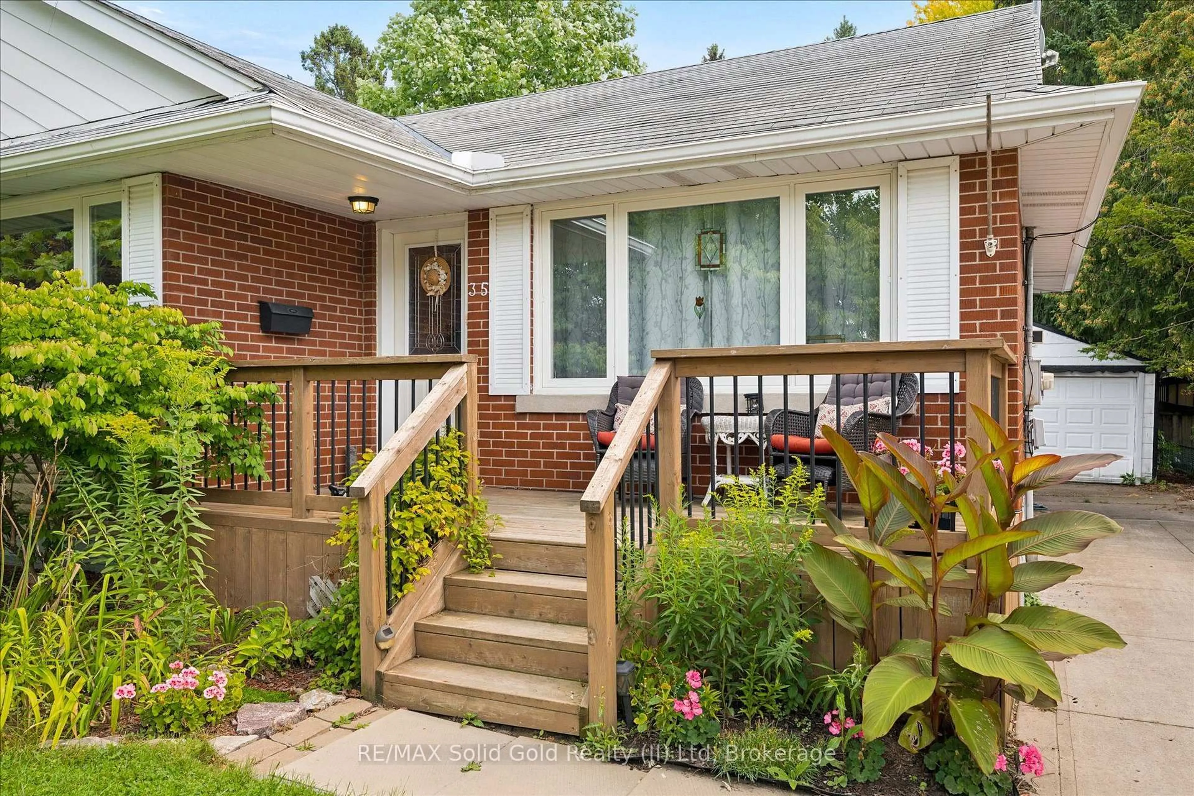 Home with brick exterior material, street for 35 Edinburgh Rd, Kitchener Ontario N2B 1M4