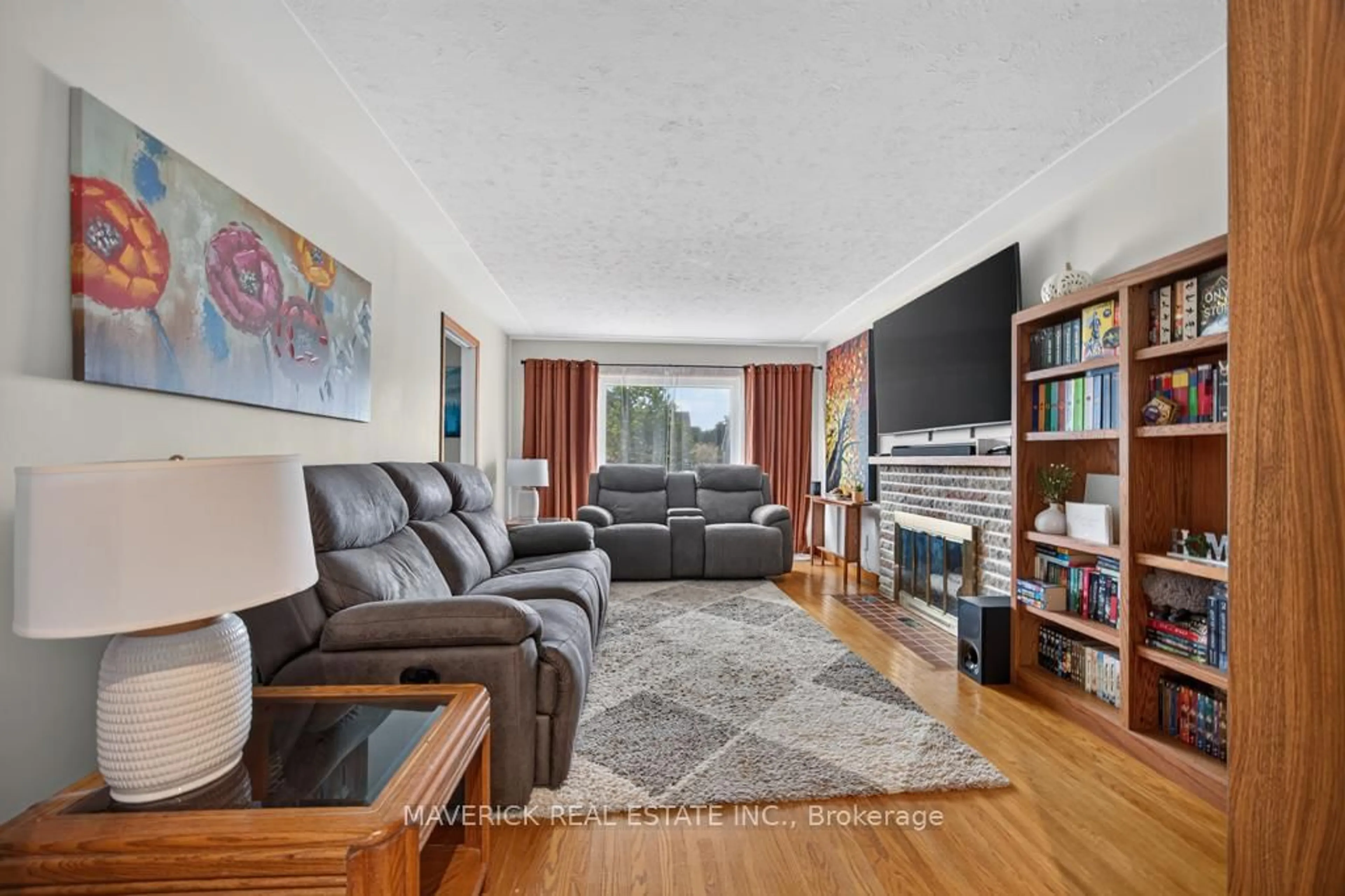Living room with furniture, unknown for 180 FOREST Ave, St. Thomas Ontario N5R 2K9