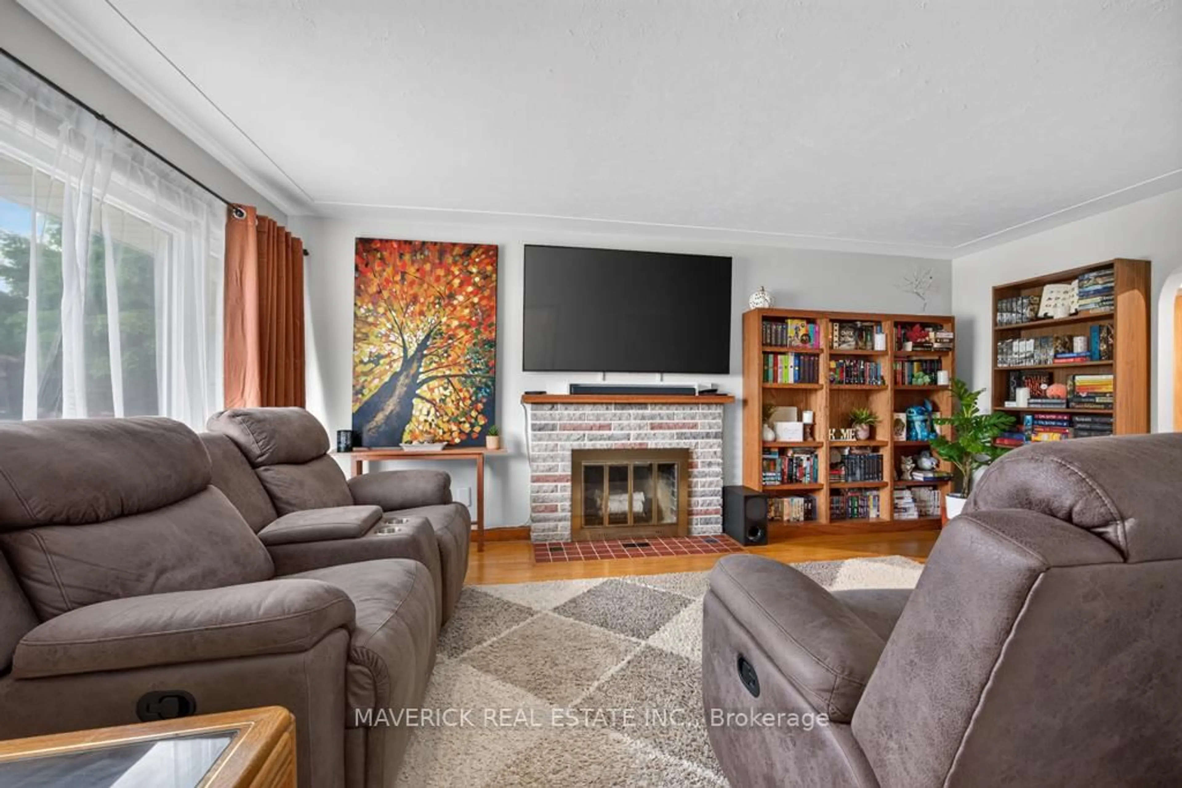 Living room with furniture, unknown for 180 FOREST Ave, St. Thomas Ontario N5R 2K9