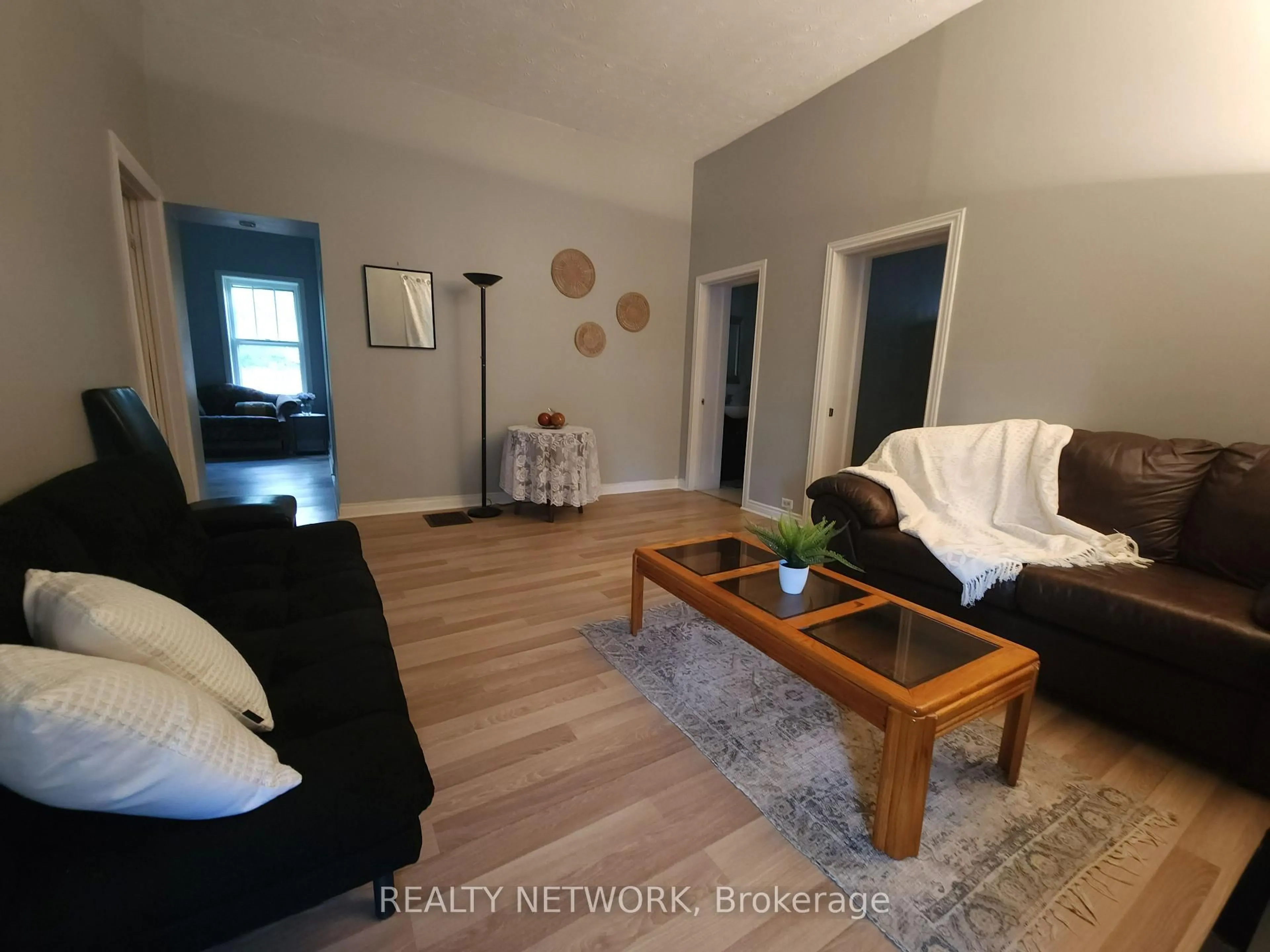 Living room with furniture, wood/laminate floor for 9 Woodland Ave, St. Catharines Ontario L2R 5A1