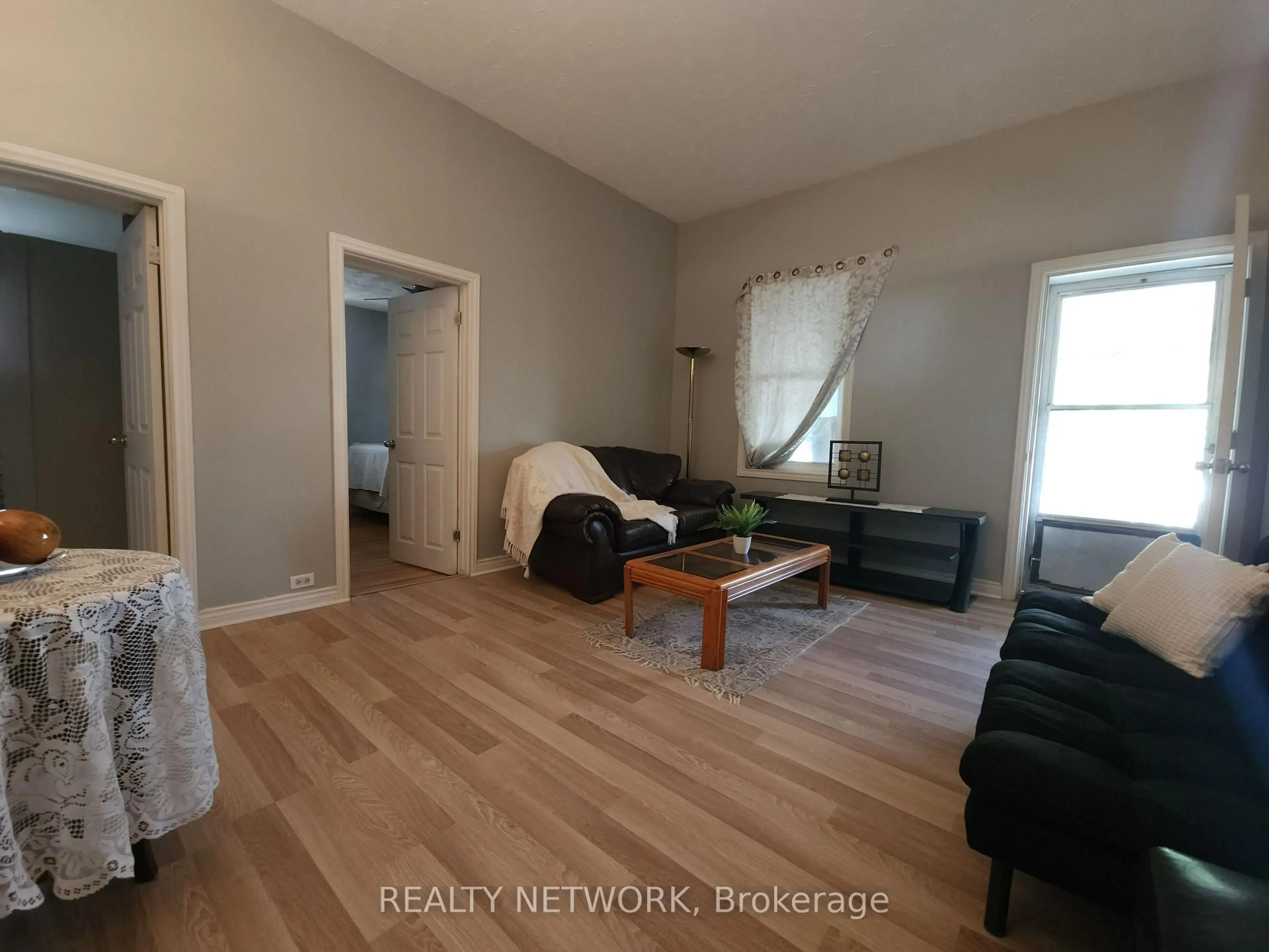 A pic of a room for 9 Woodland Ave, St. Catharines Ontario L2R 5A1