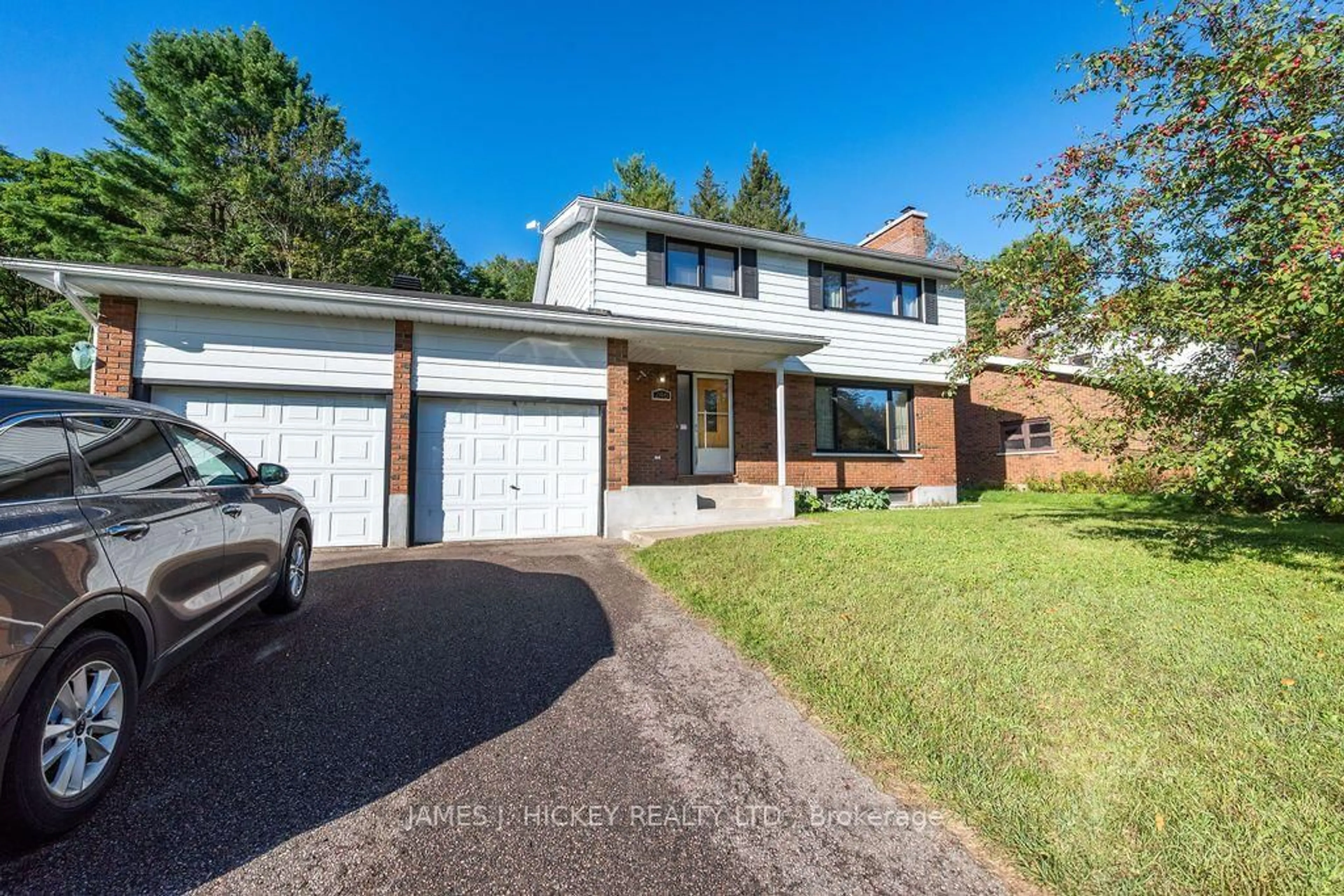 Home with brick exterior material, street for 246 Thomas St, Deep River Ontario K0J 1P0