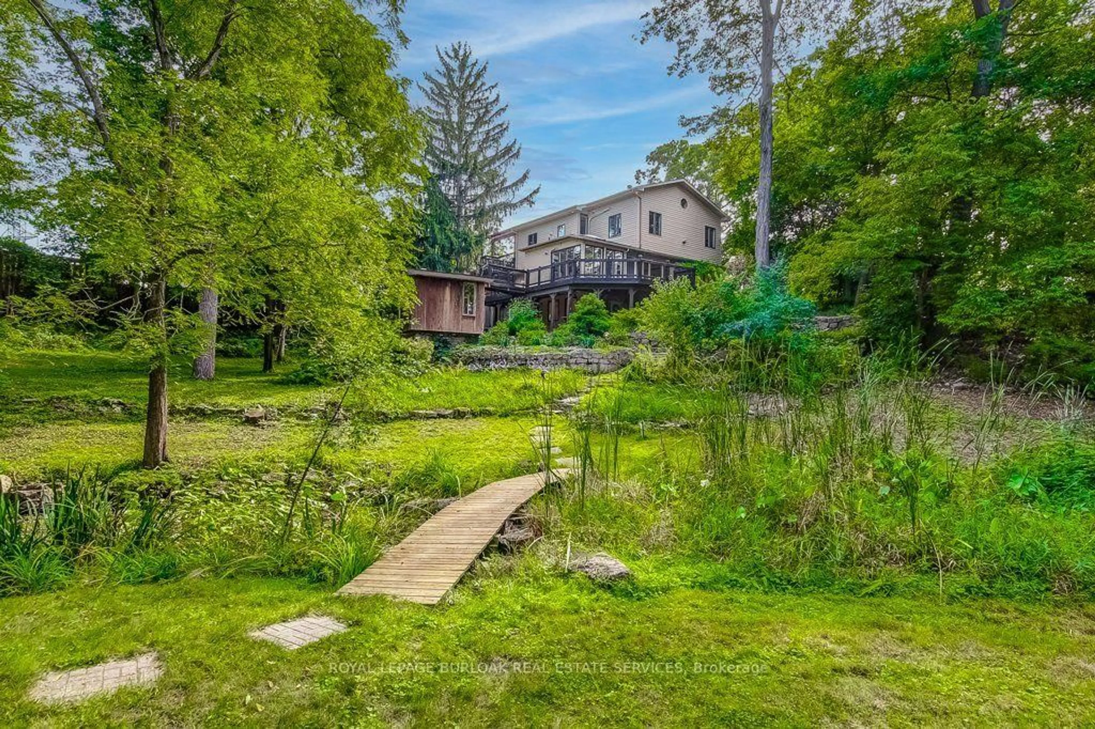 Patio, water/lake/river/ocean view for 131 Parkview Ave, Hamilton Ontario L9H 5X8
