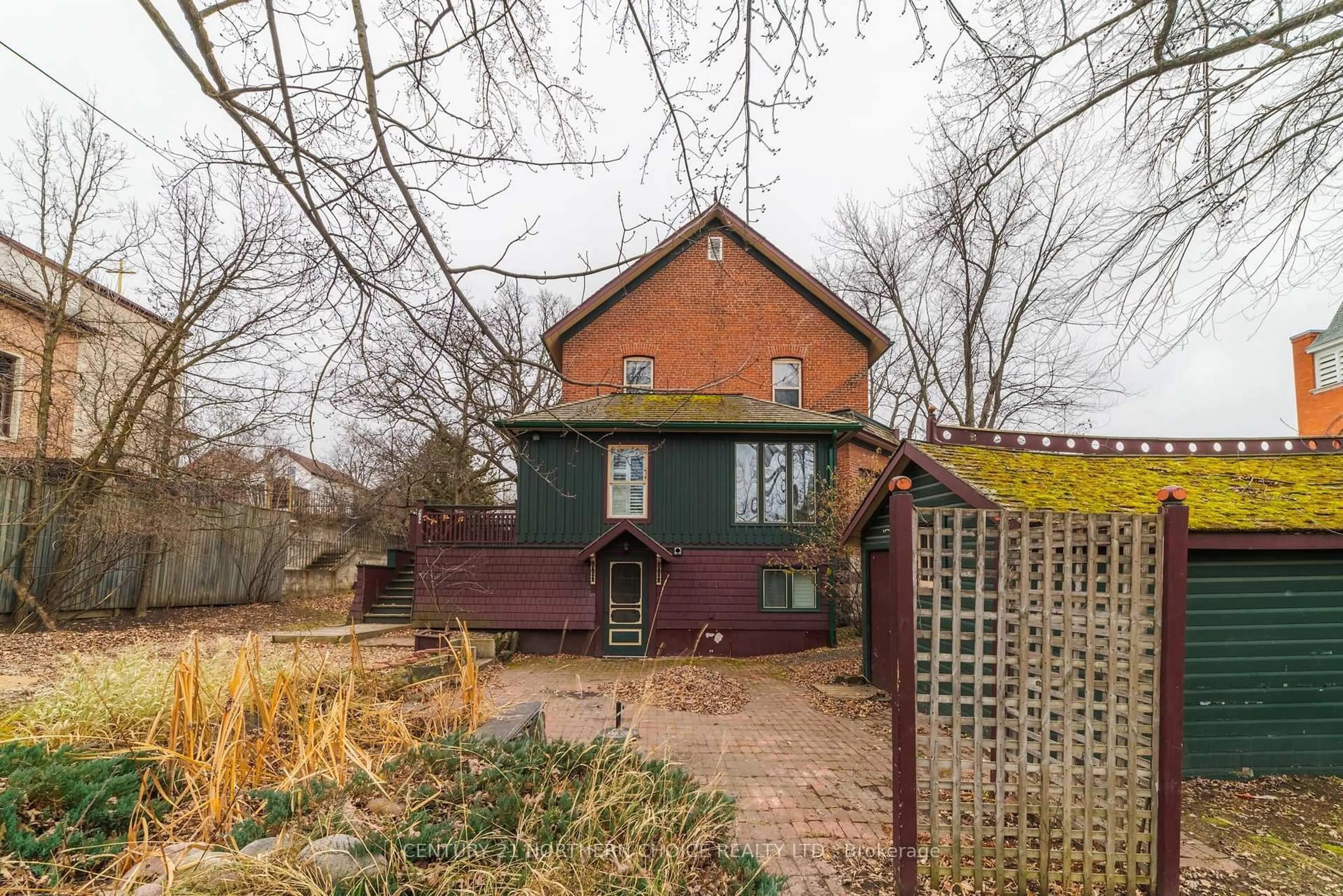A pic from outside/outdoor area/front of a property/back of a property/a pic from drone, building for 127 Fifth Ave, Kenora Ontario P9N 2A3