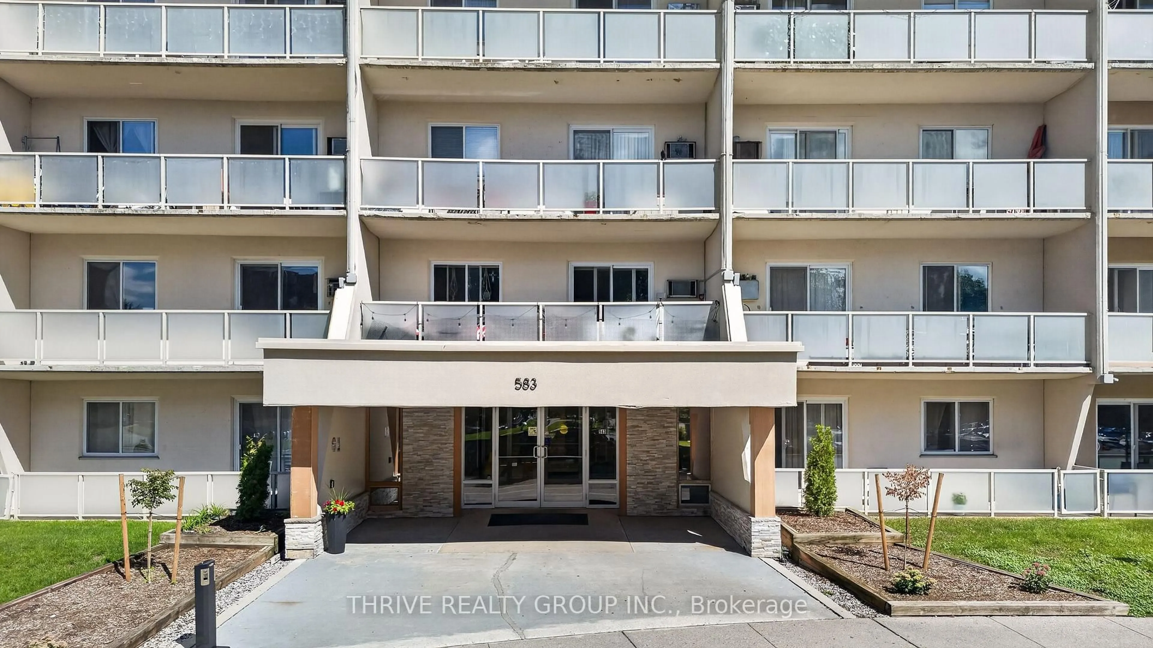 Patio, building for 583 Mornington Ave #109, London East Ontario N5Y 3E9