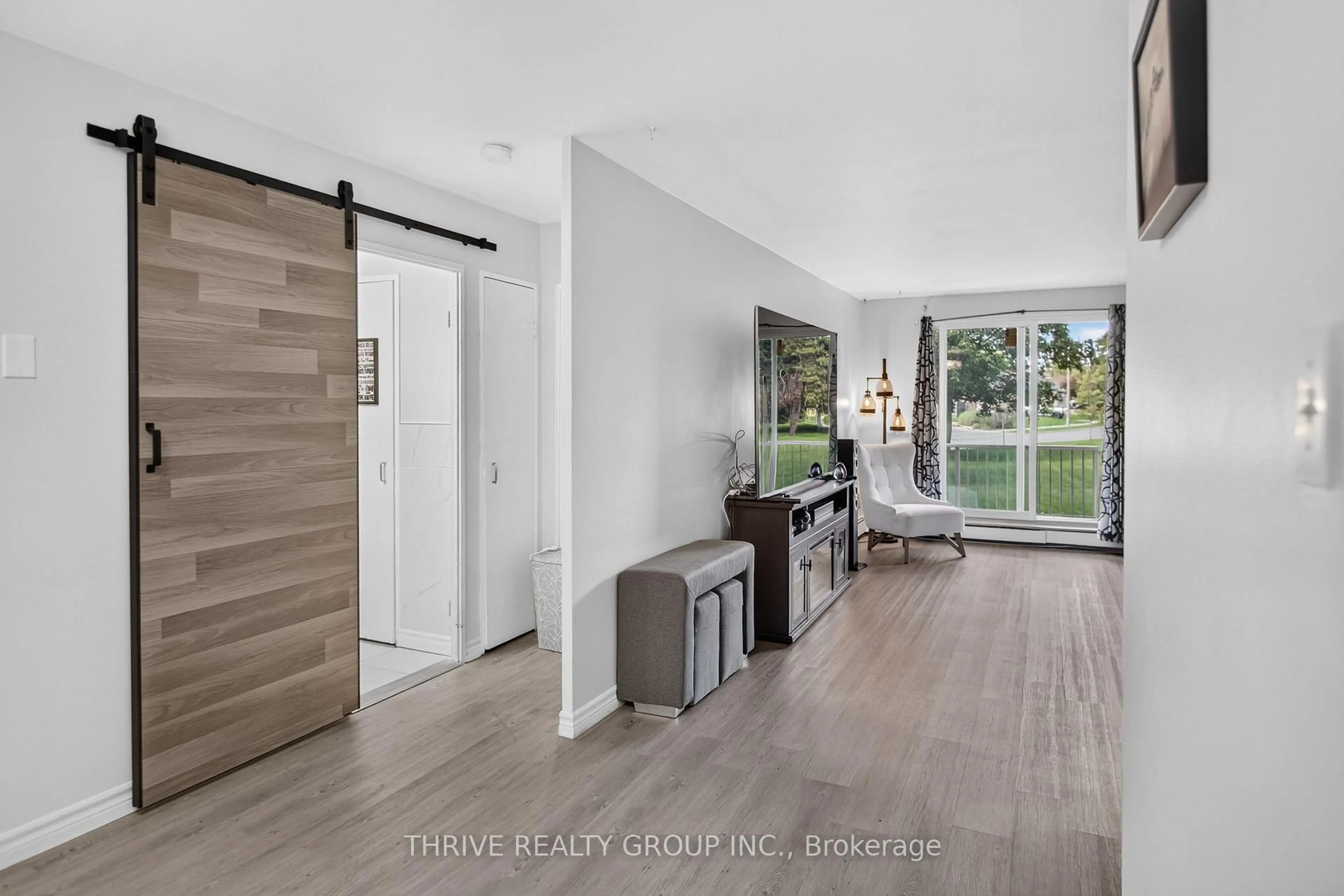 Indoor entryway for 583 Mornington Ave #109, London East Ontario N5Y 3E9