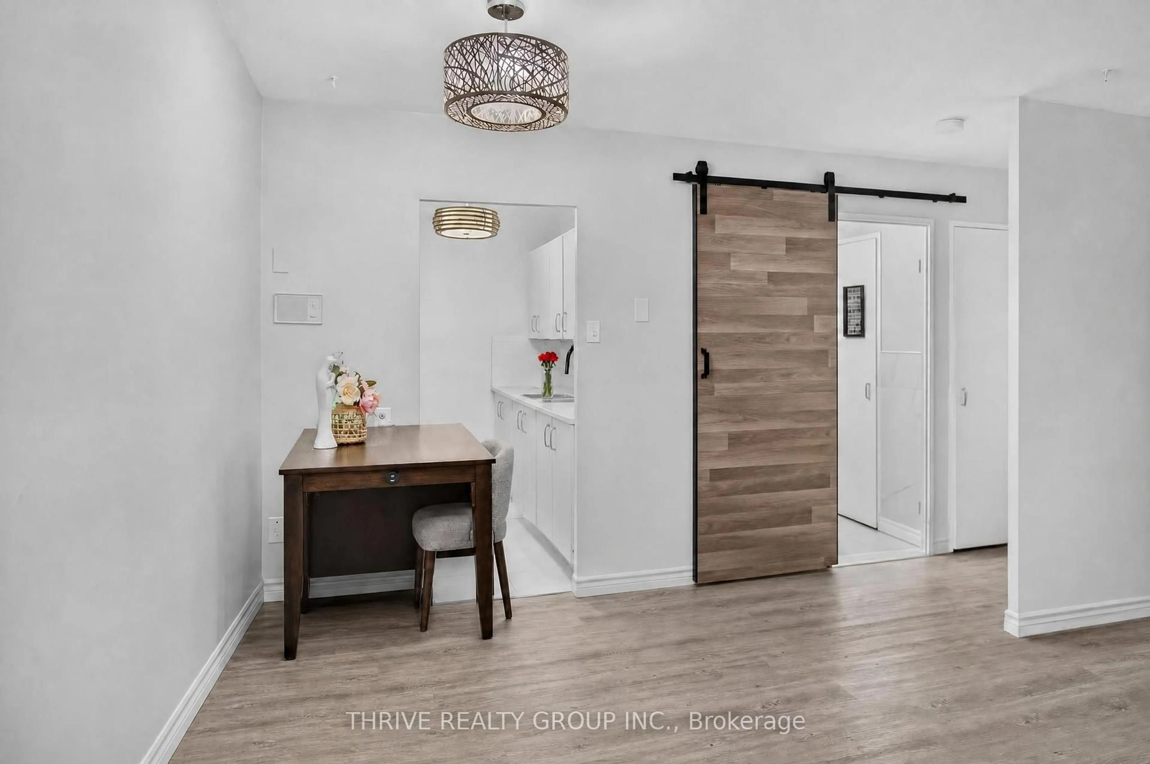Indoor entryway for 583 Mornington Ave #109, London East Ontario N5Y 3E9